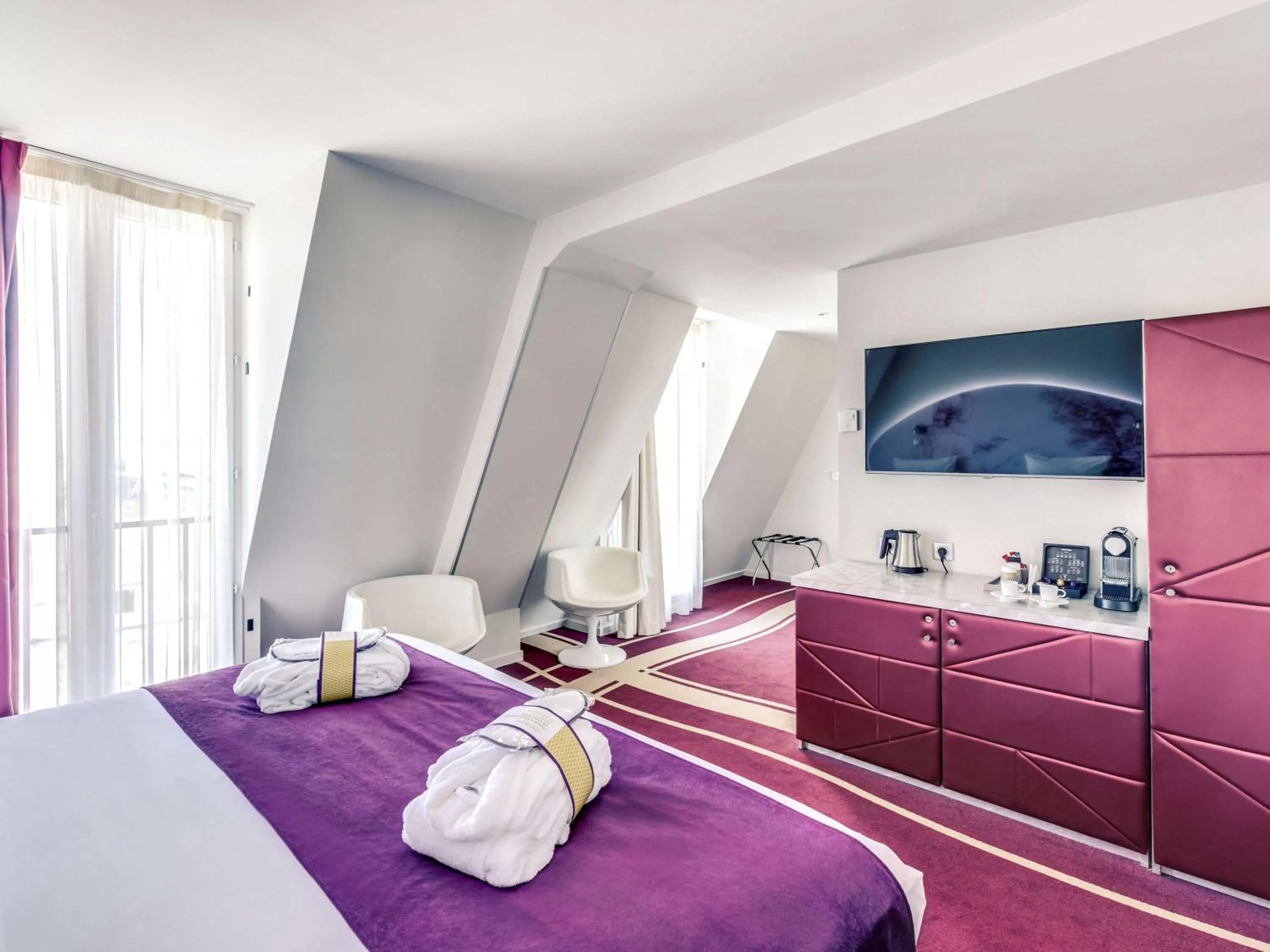 Photo of the whole room, Bed in Mercure Paris Bastille Marais