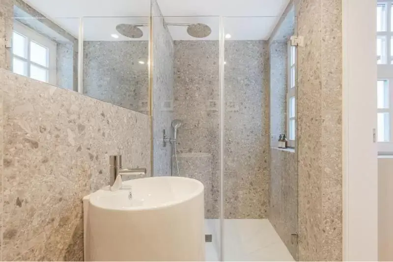 Bathroom in As Vizinhas ApartHotel
