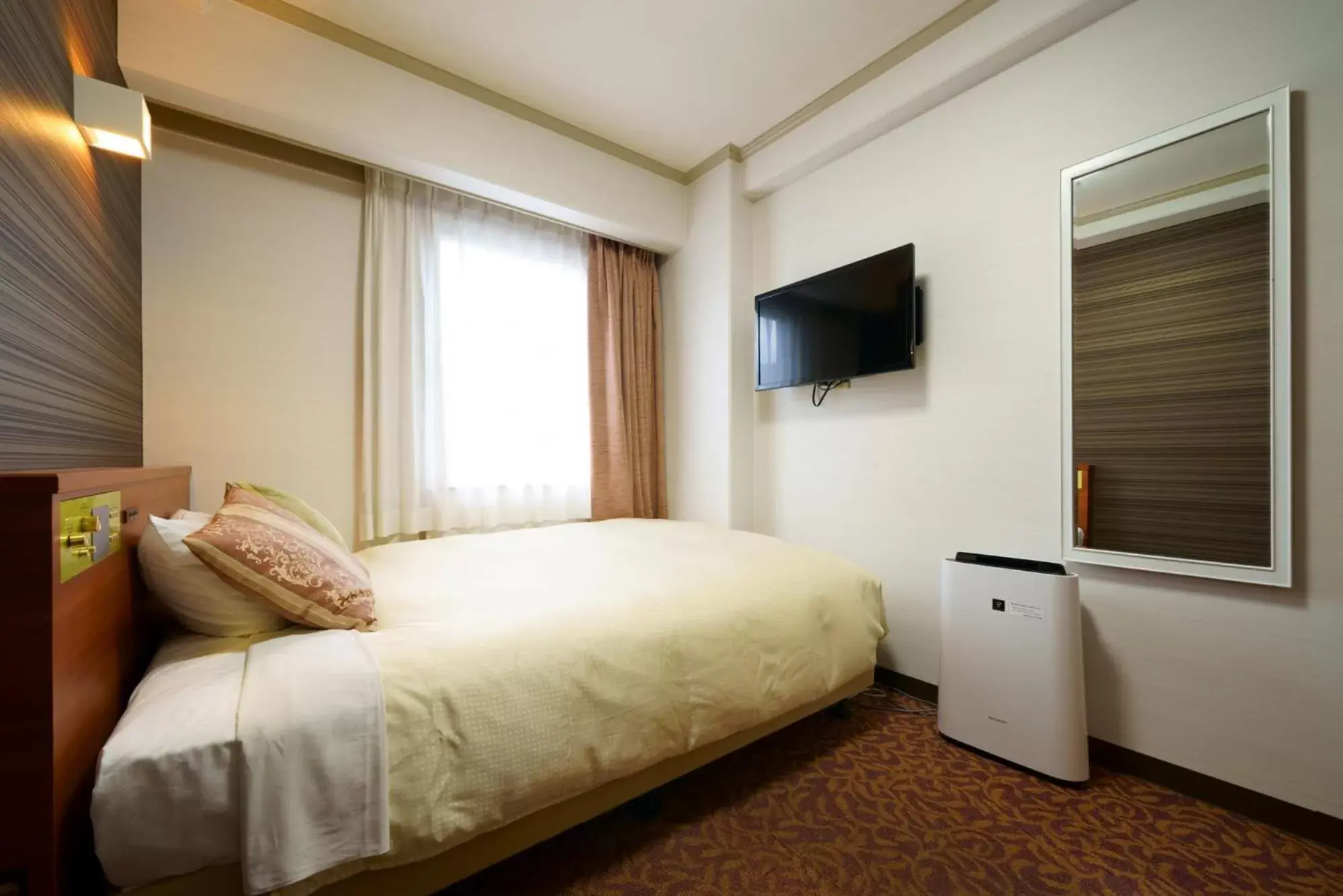 Photo of the whole room, Bed in Sasebo Washington Hotel