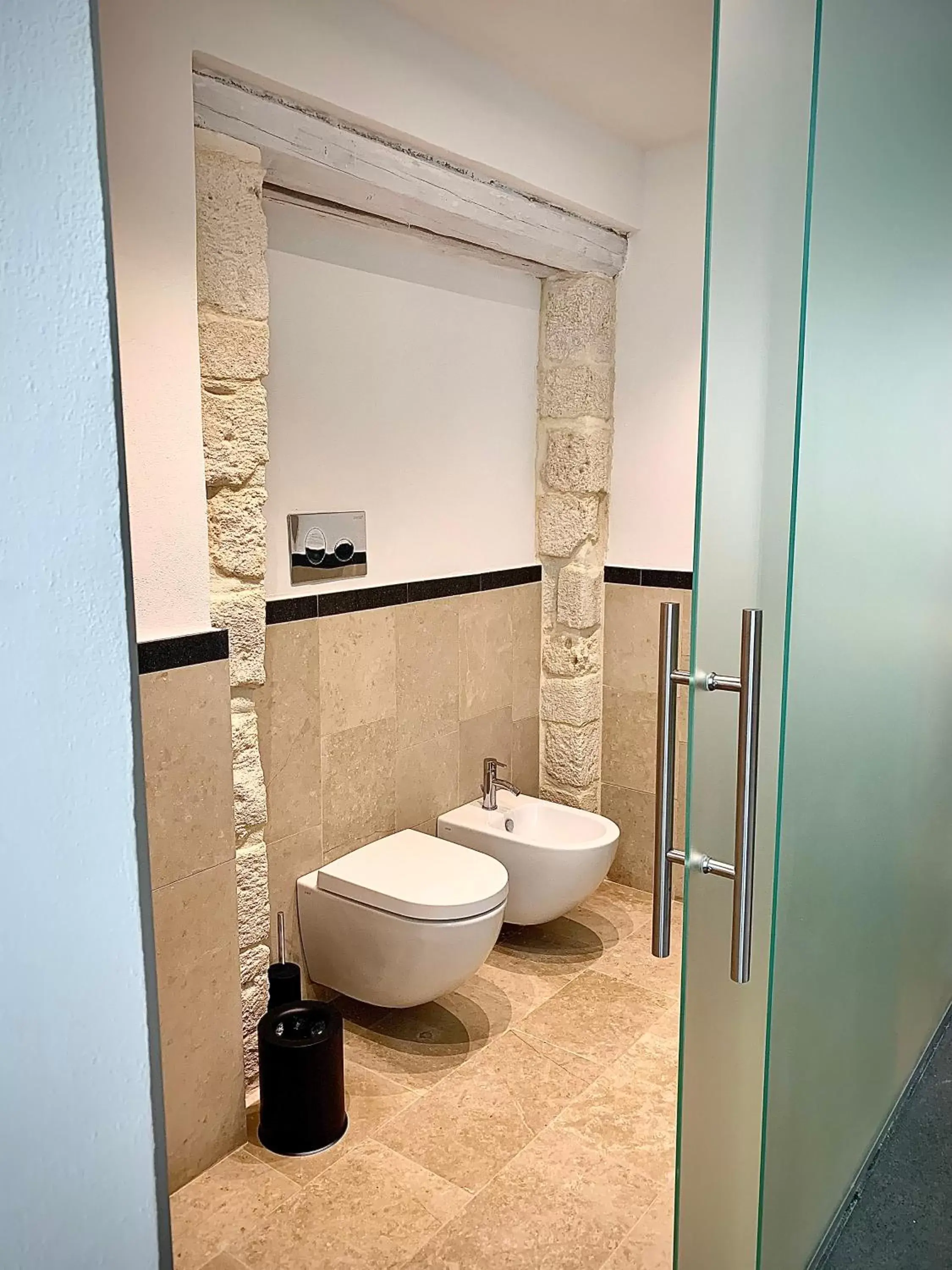 Bathroom in Isabella di Castiglia Apartments