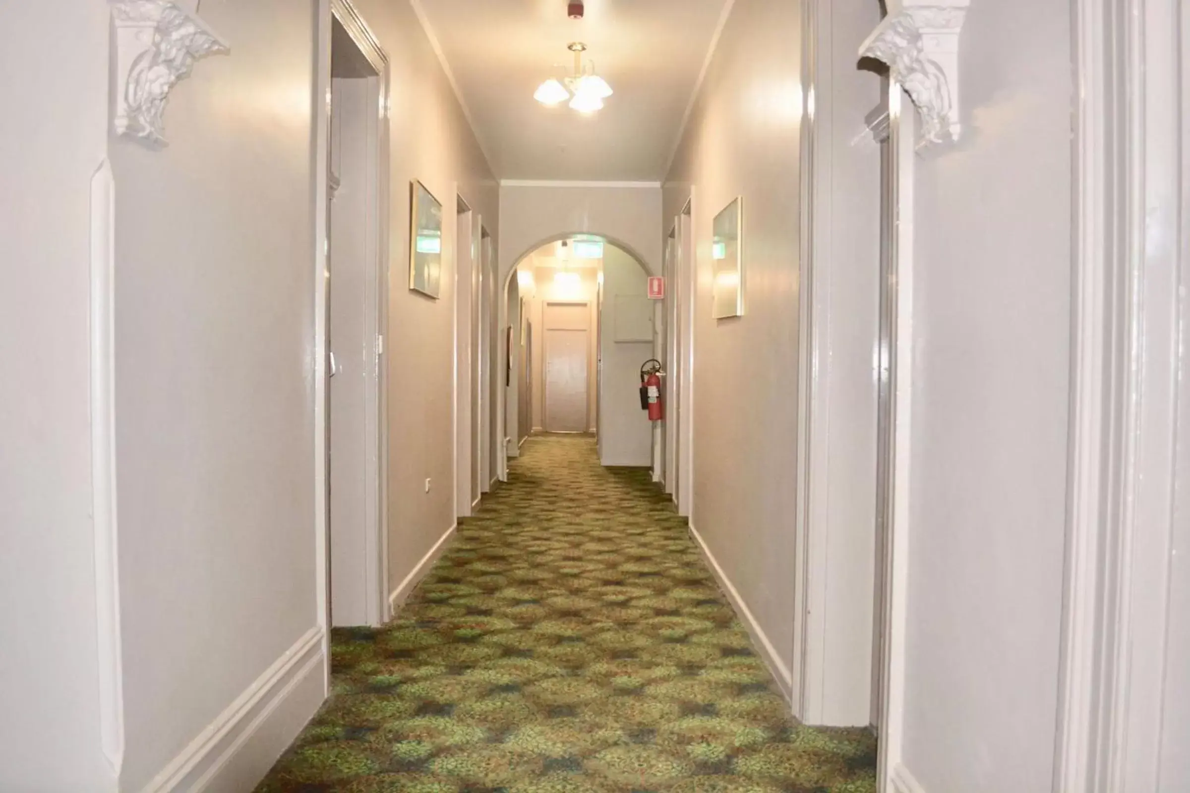 Property building in Commercial Hotel Motel Lithgow