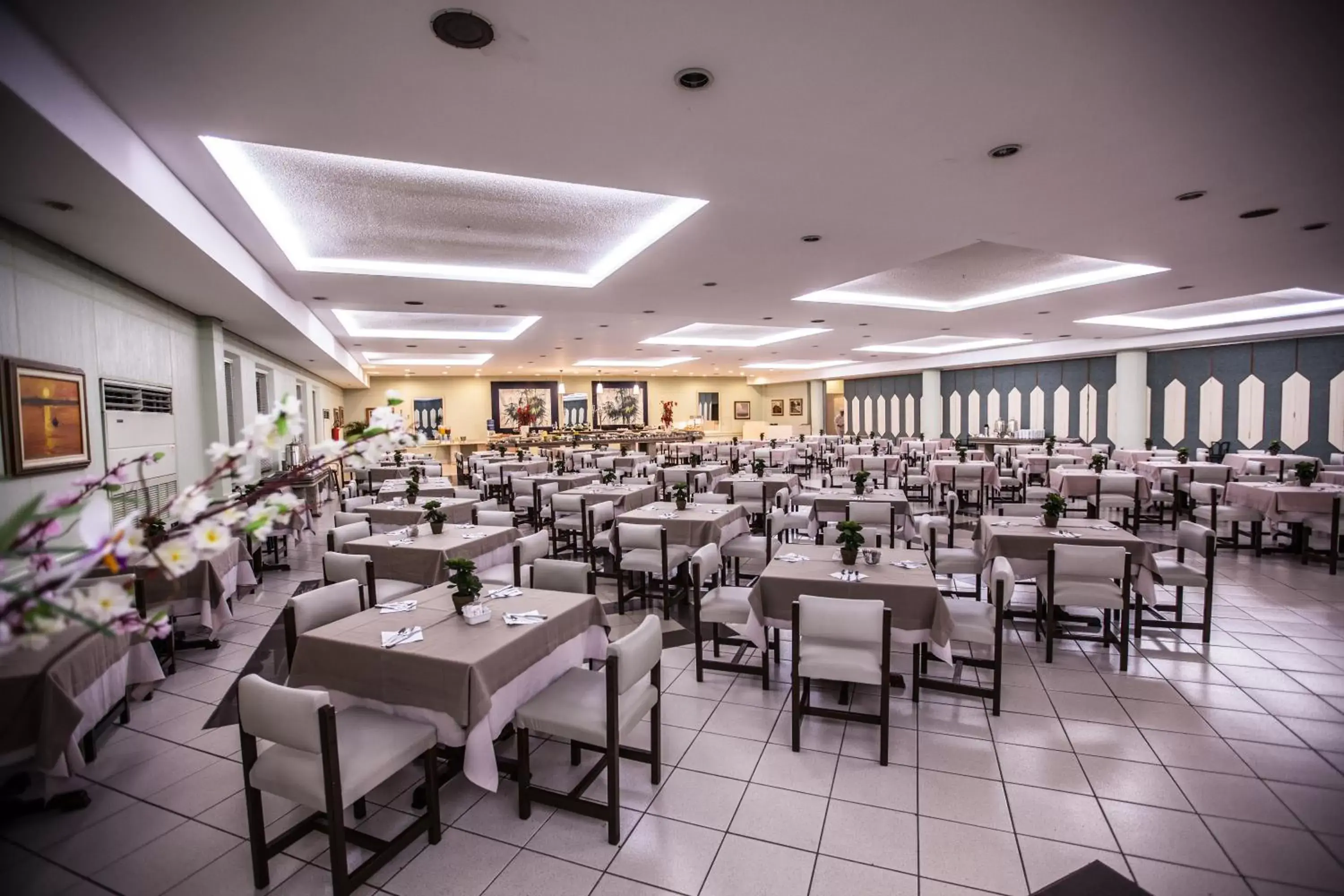 Restaurant/places to eat in Rafain Palace Hotel & Convention Center Restaurant/places to eat in Rafain Palace Hotel & Convention Center