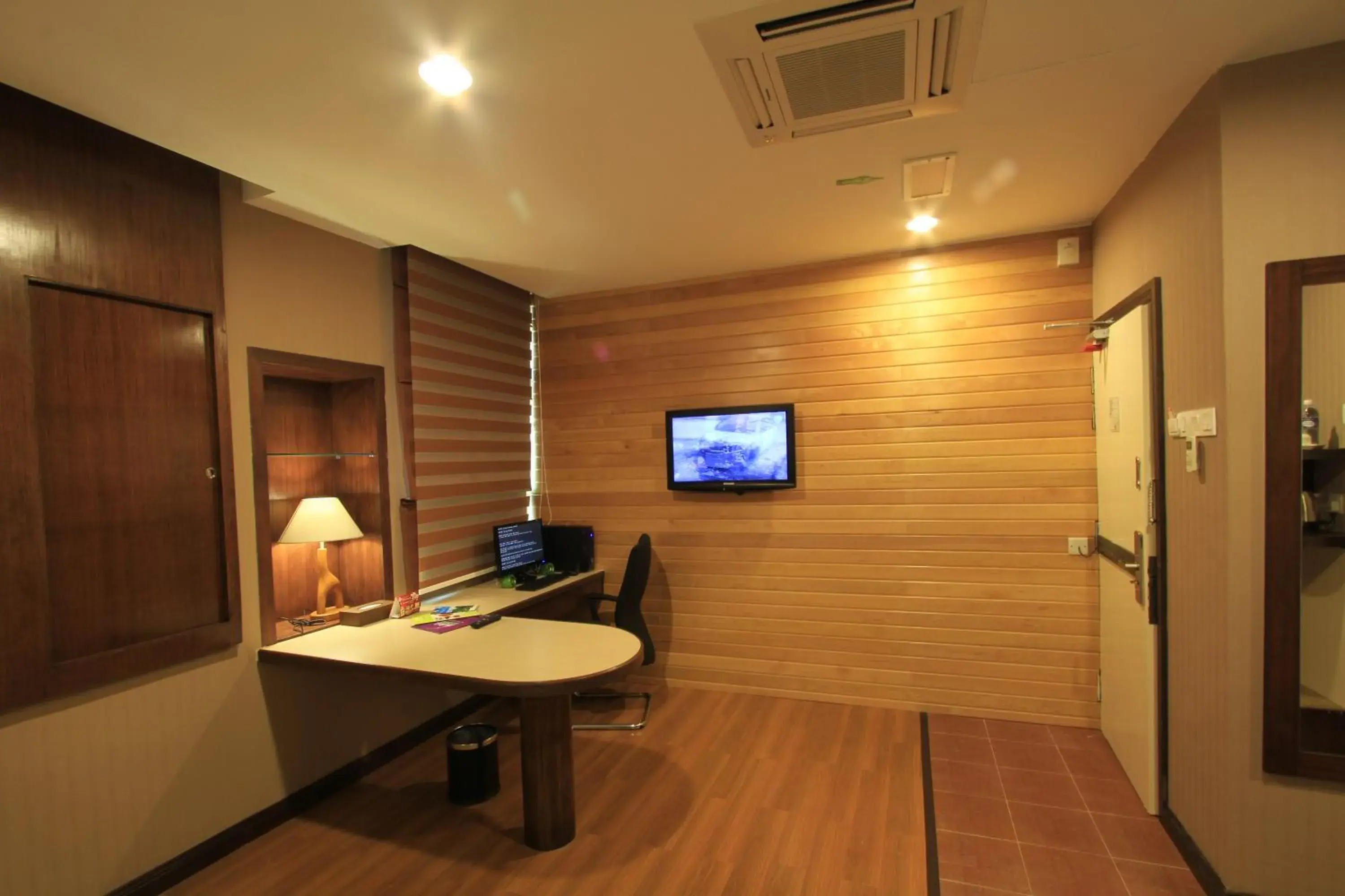 TV and multimedia, TV/Entertainment Center in Ming Paragon Hotel & Spa