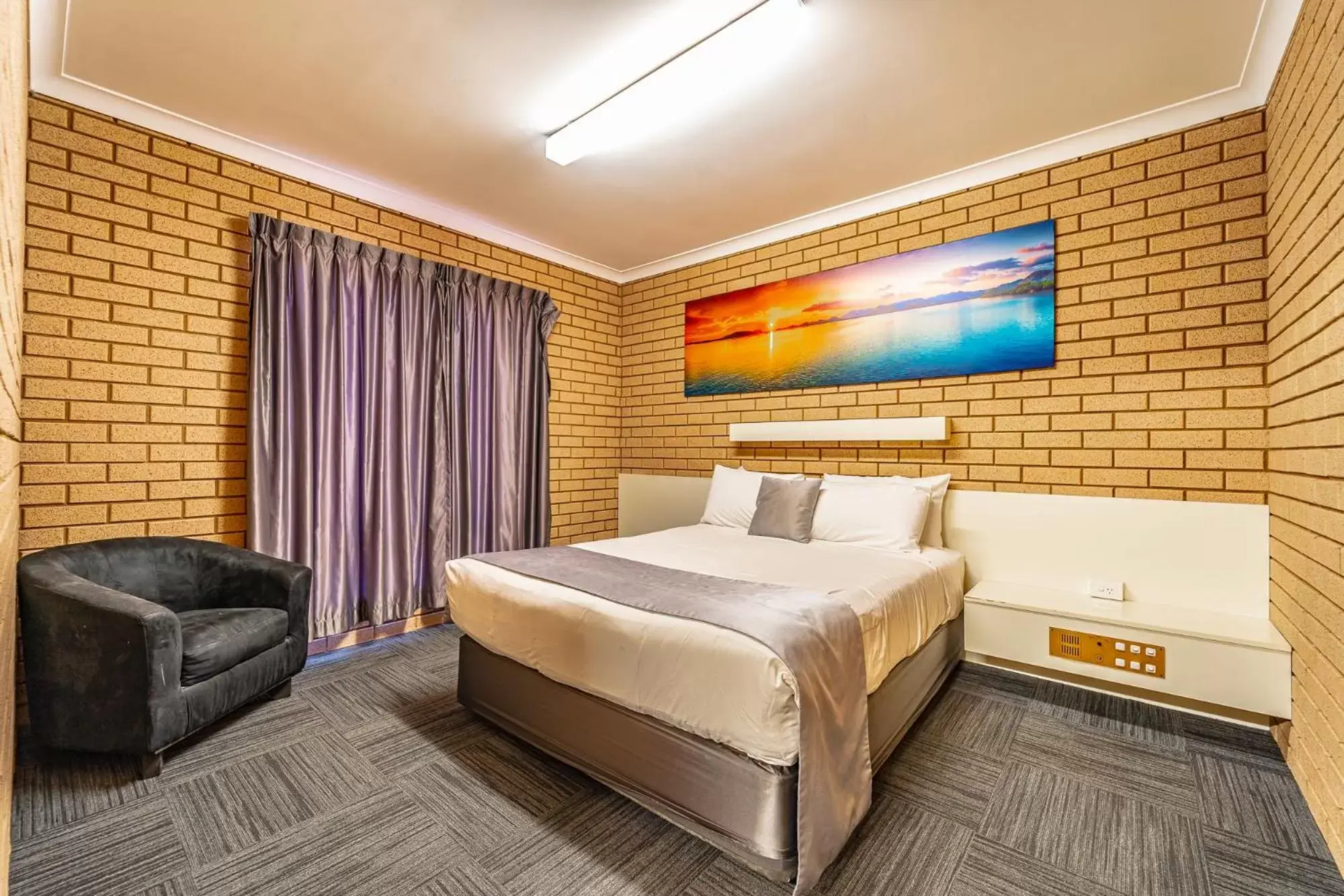 Property building, Bed in Carnarvon Motel Property building, Bed in Carnarvon Motel