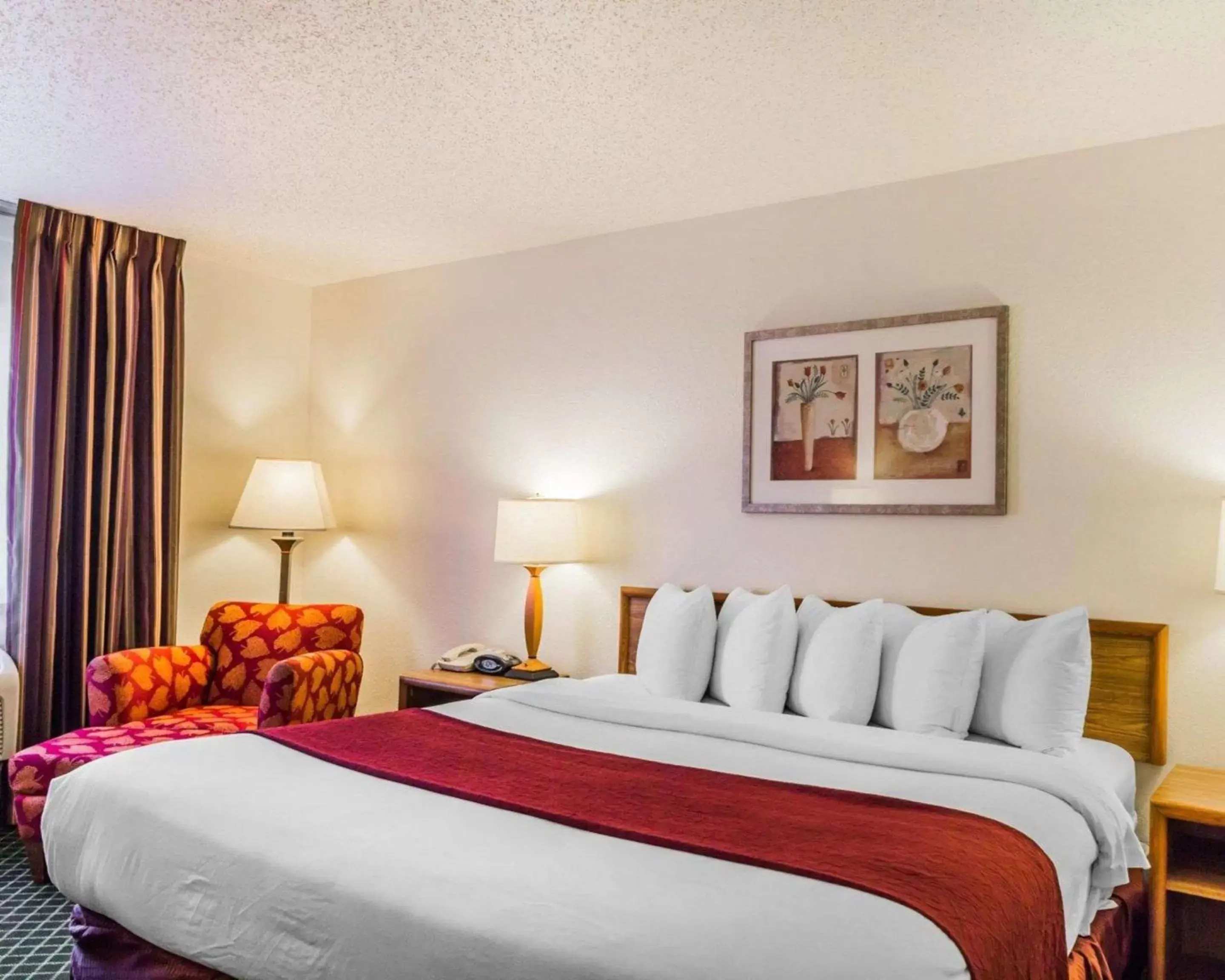 Photo of the whole room, Bed in Quality Inn & Suites Golden - Denver West