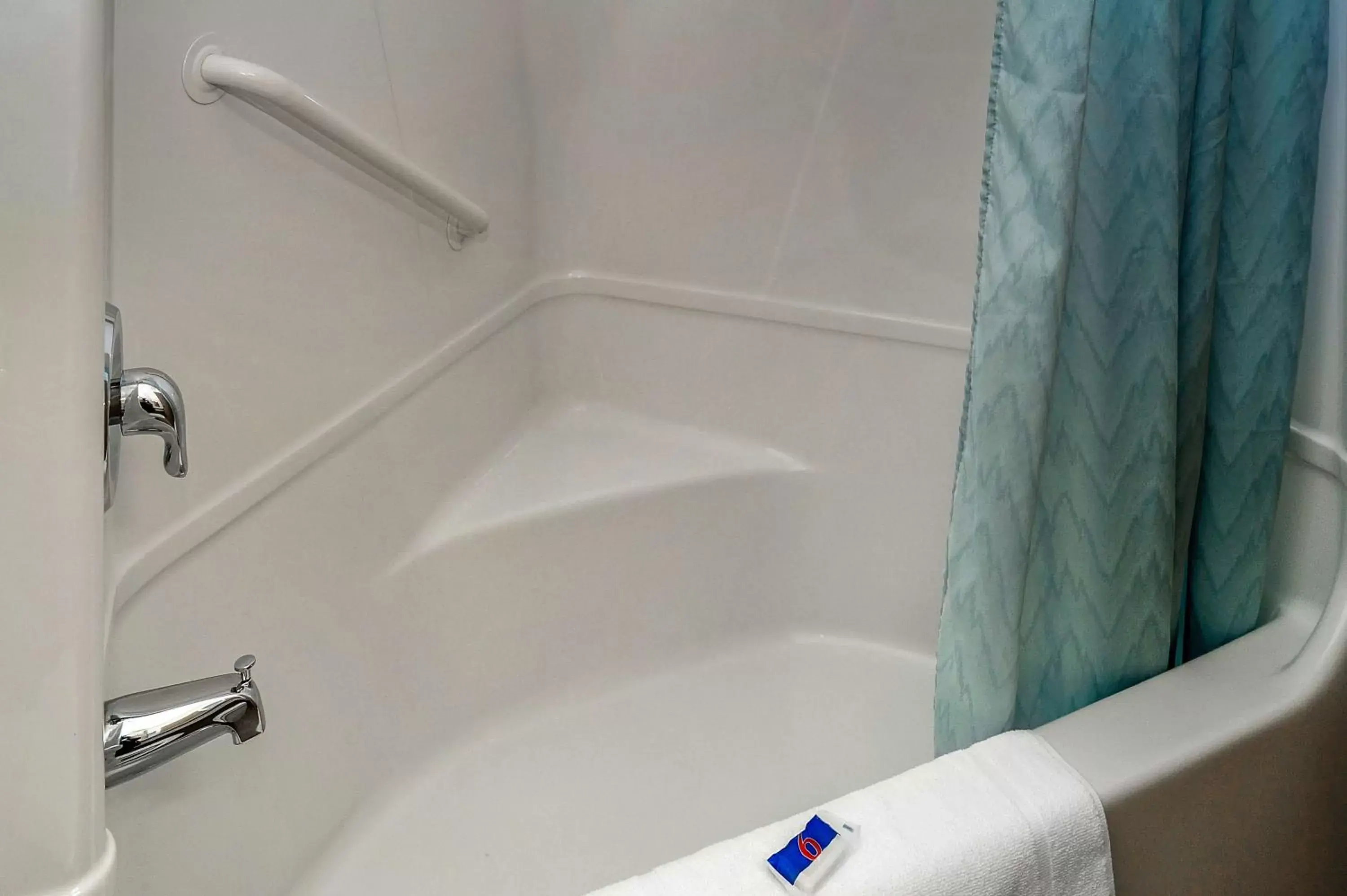 Shower, Bathroom in Motel 6-Peterborough, ON