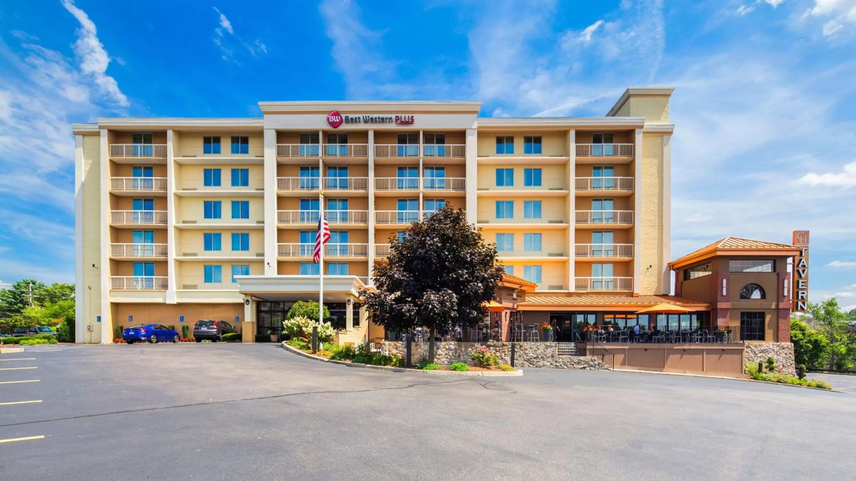 Property building in Best Western Plus Waltham Boston Property building in Best Western Plus Waltham Boston