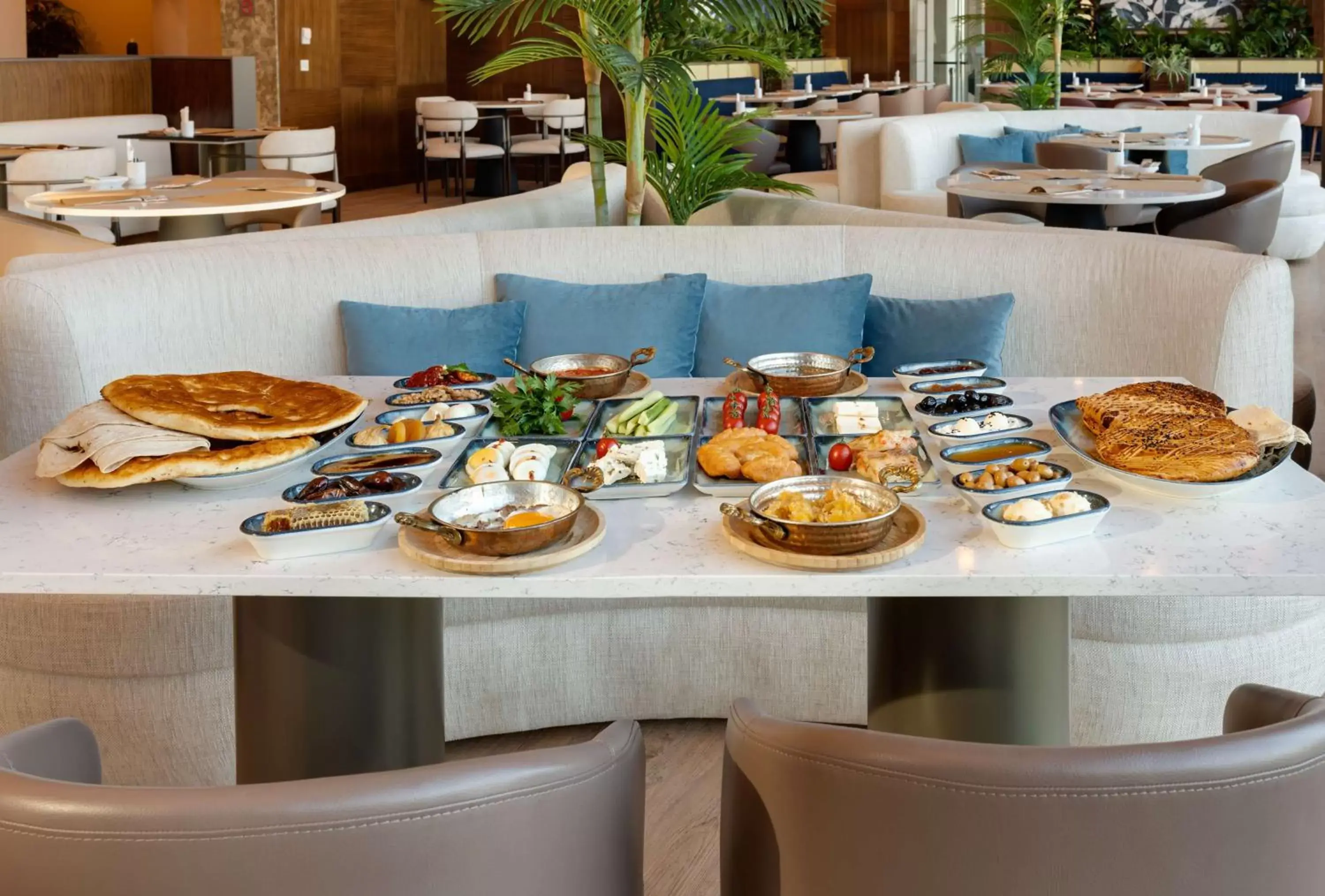 Restaurant/places to eat in Doubletree by Hilton Van Restaurant/places to eat in Doubletree by Hilton Van