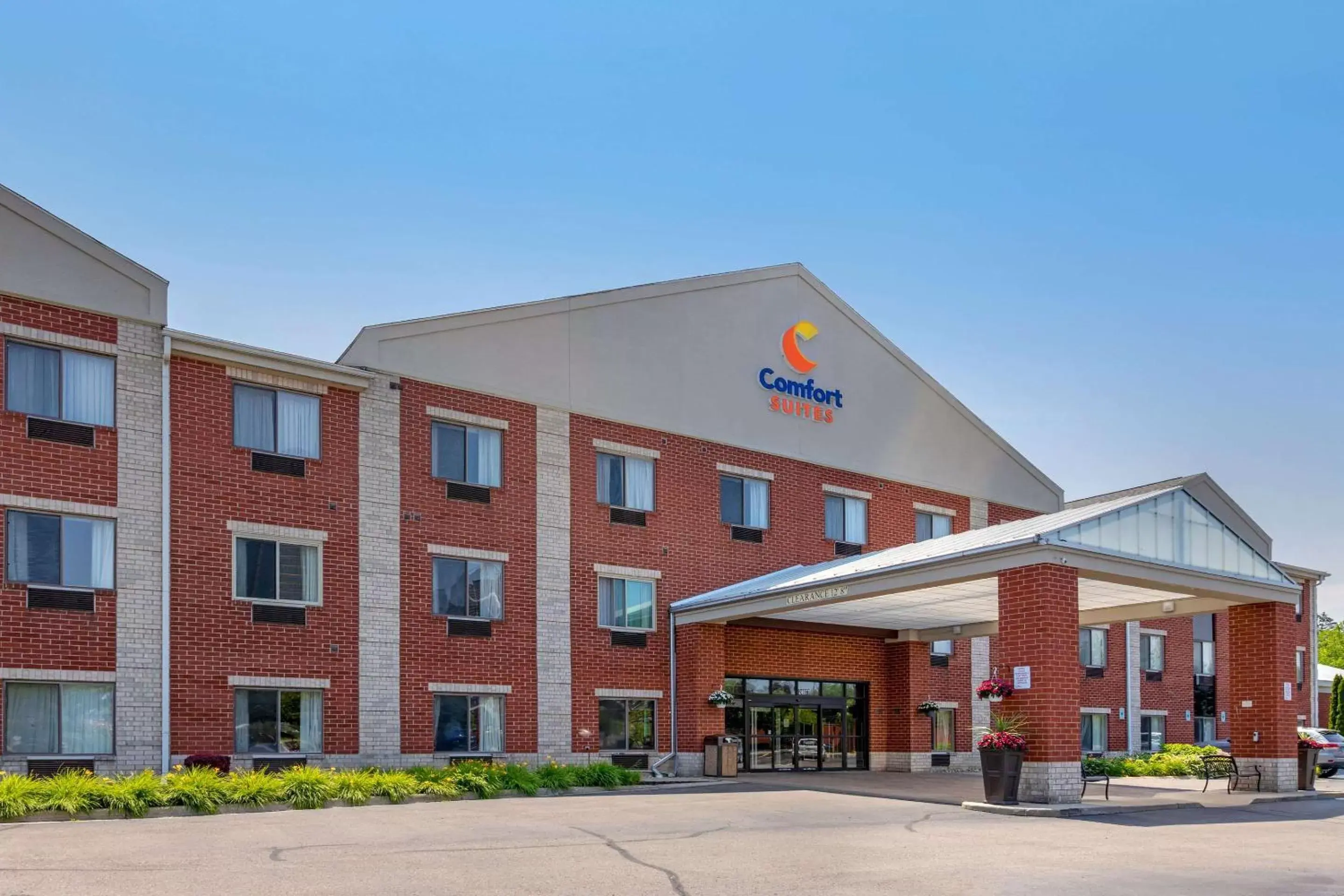 Property building in Comfort Suites Southfield-Detroit Property building in Comfort Suites Southfield-Detroit