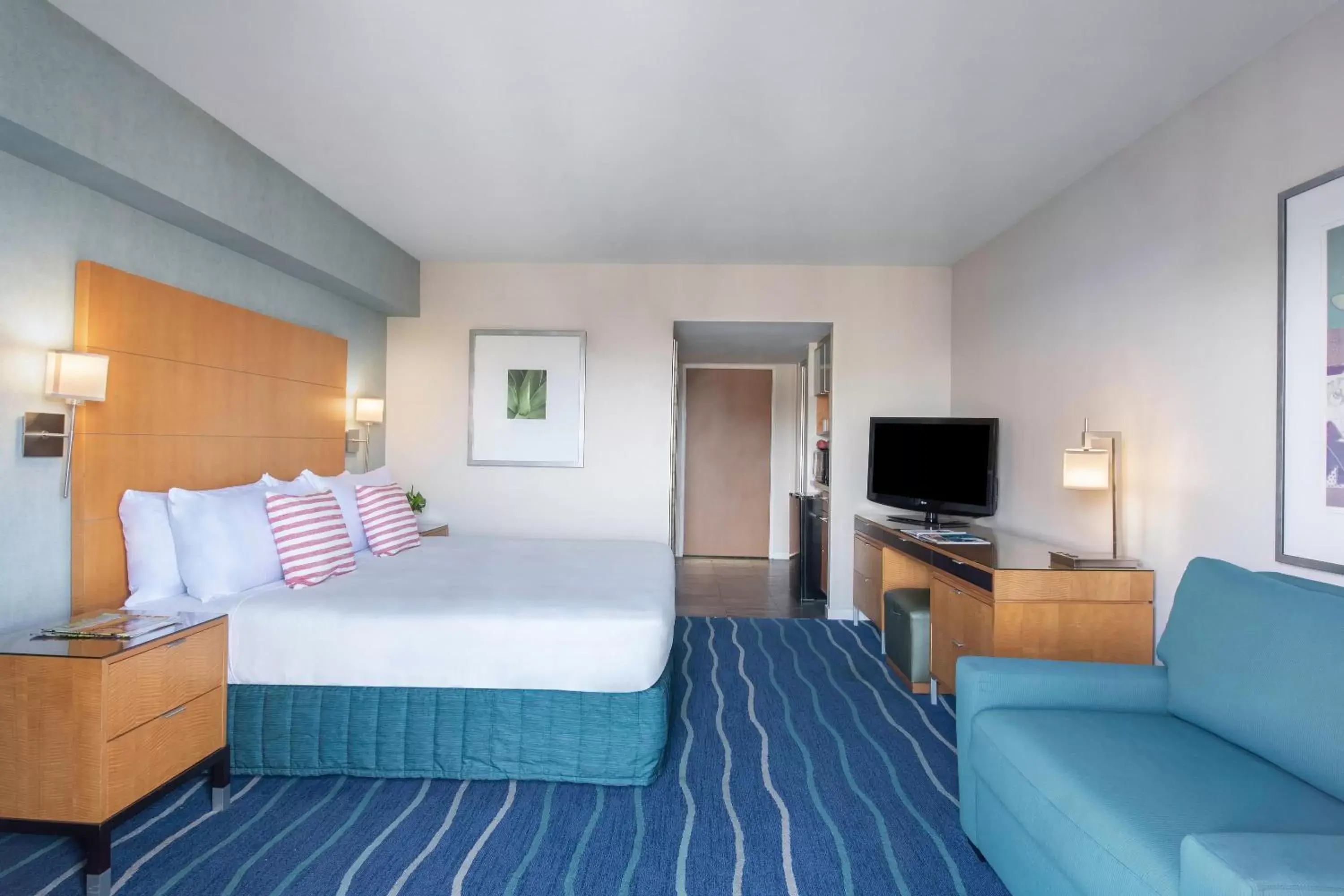 Bed in Ala Moana Hotel - Resort Fee Included