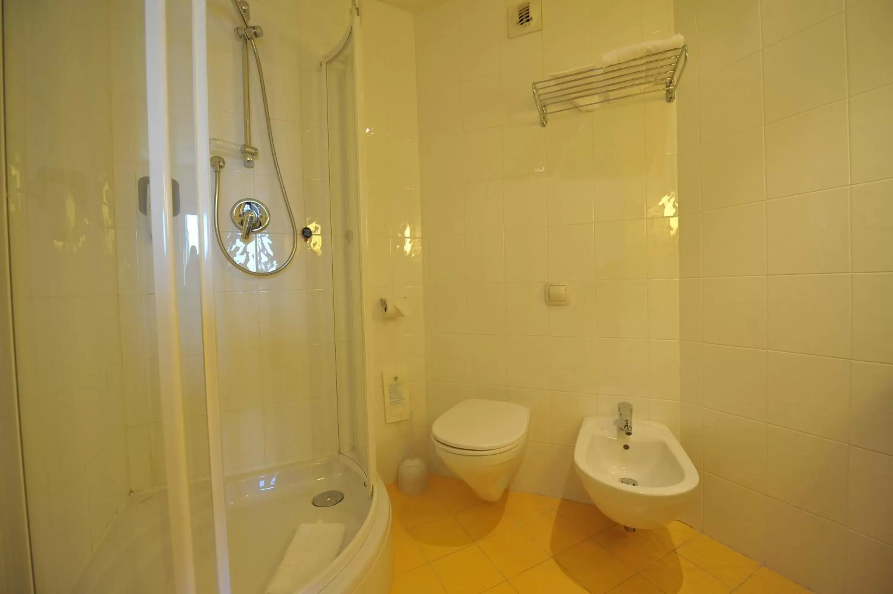 Bathroom in Hotel Ibis Firenze Nord Aeroporto