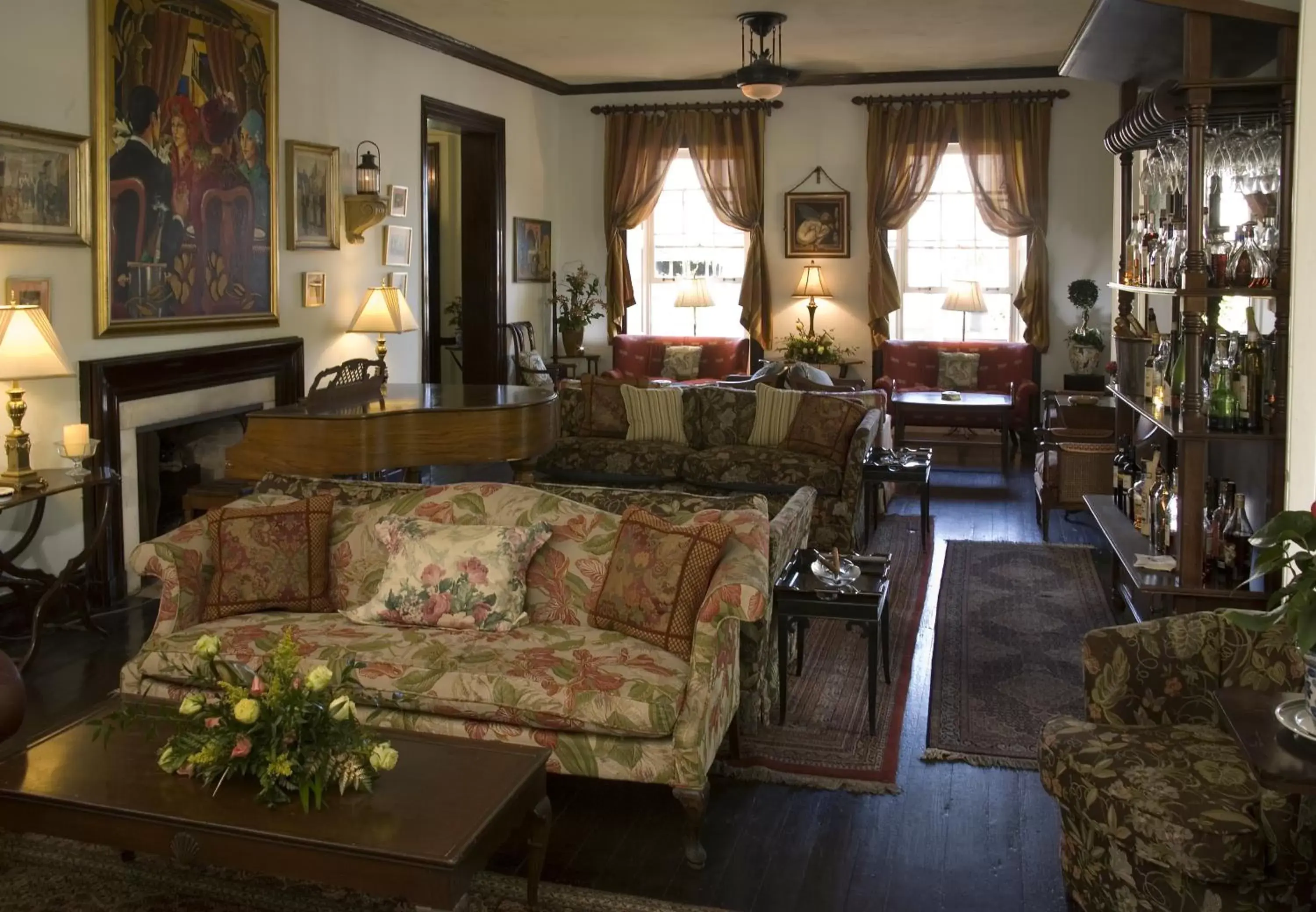 Communal lounge/ TV room, Seating Area in Graycliff Hotel