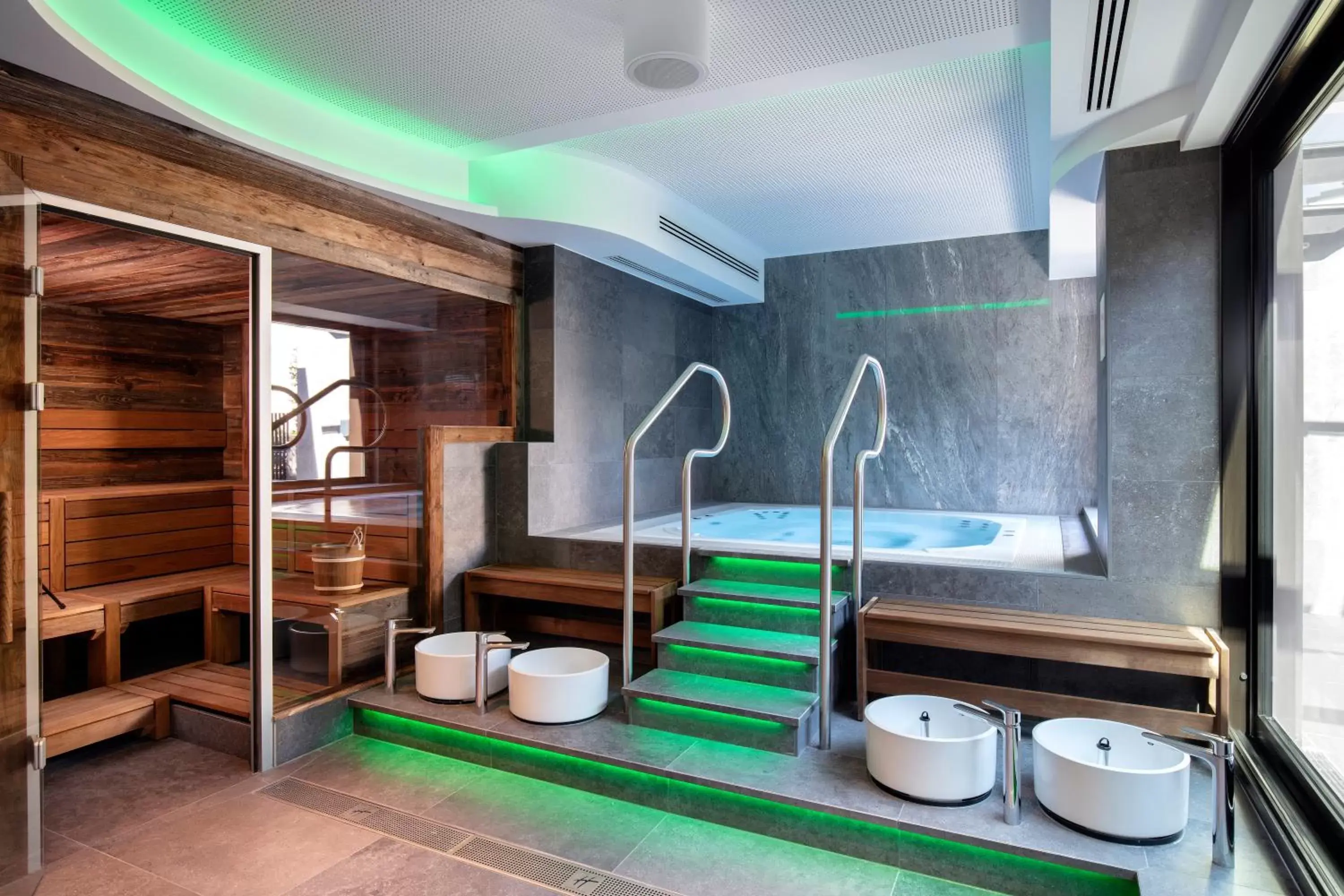Spa and wellness centre/facilities, Bathroom in Holiday Inn - Osnabrück, an IHG Hotel