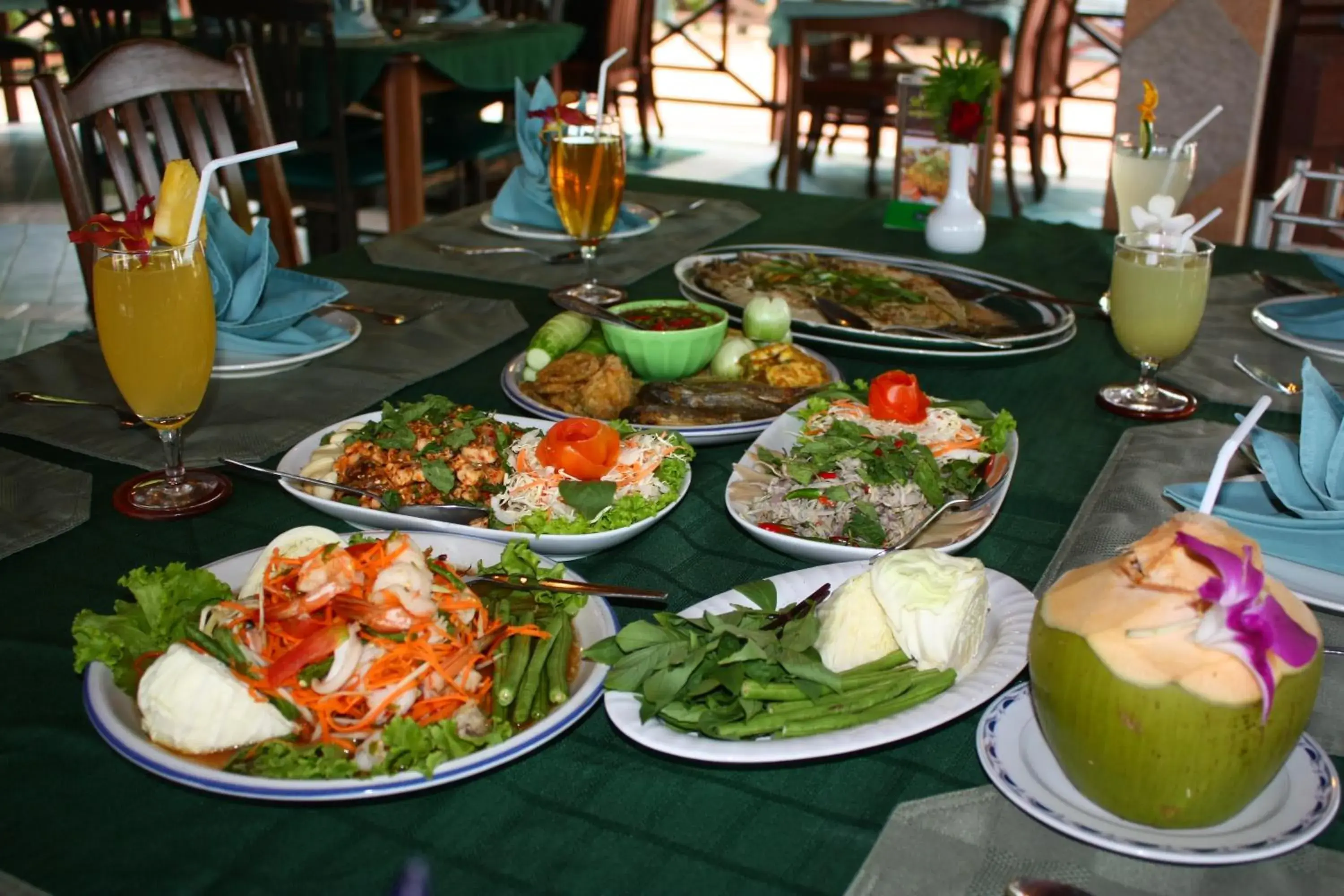 Restaurant/places to eat in Samroiyod Holiday Resort Restaurant/places to eat in Samroiyod Holiday Resort