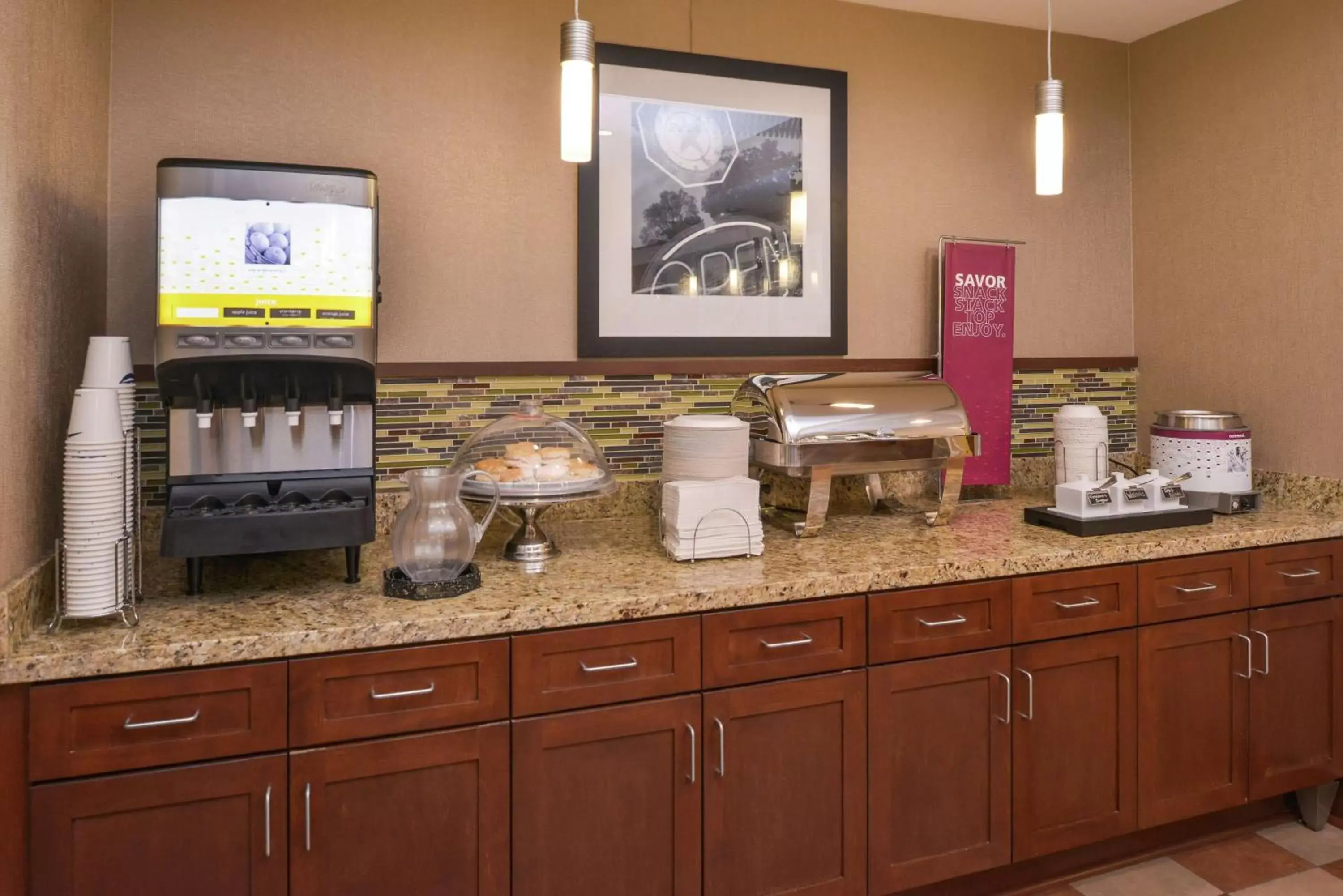 Dining area in Hampton Inn & Suites by Hilton Lonoke