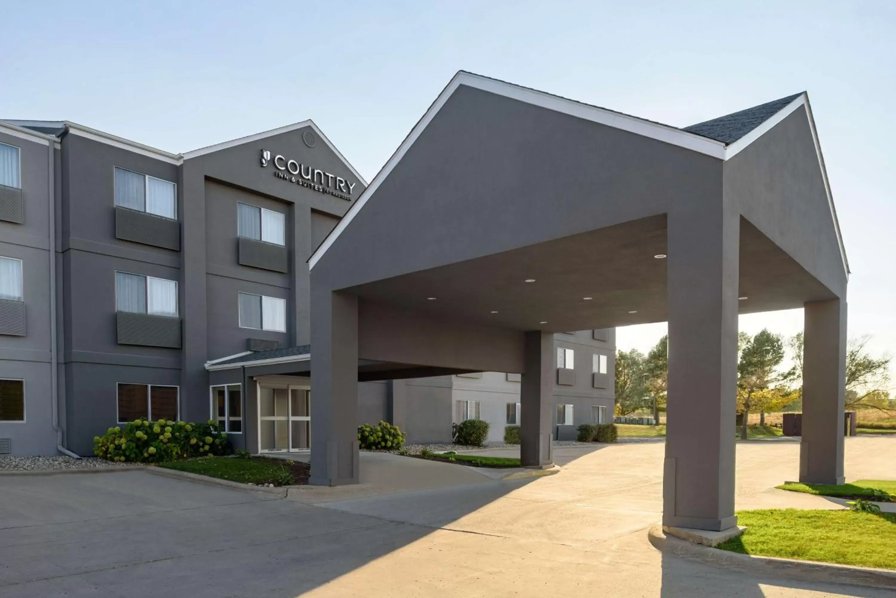 Property Building in Country Inn & Suites by Radisson, Brookings