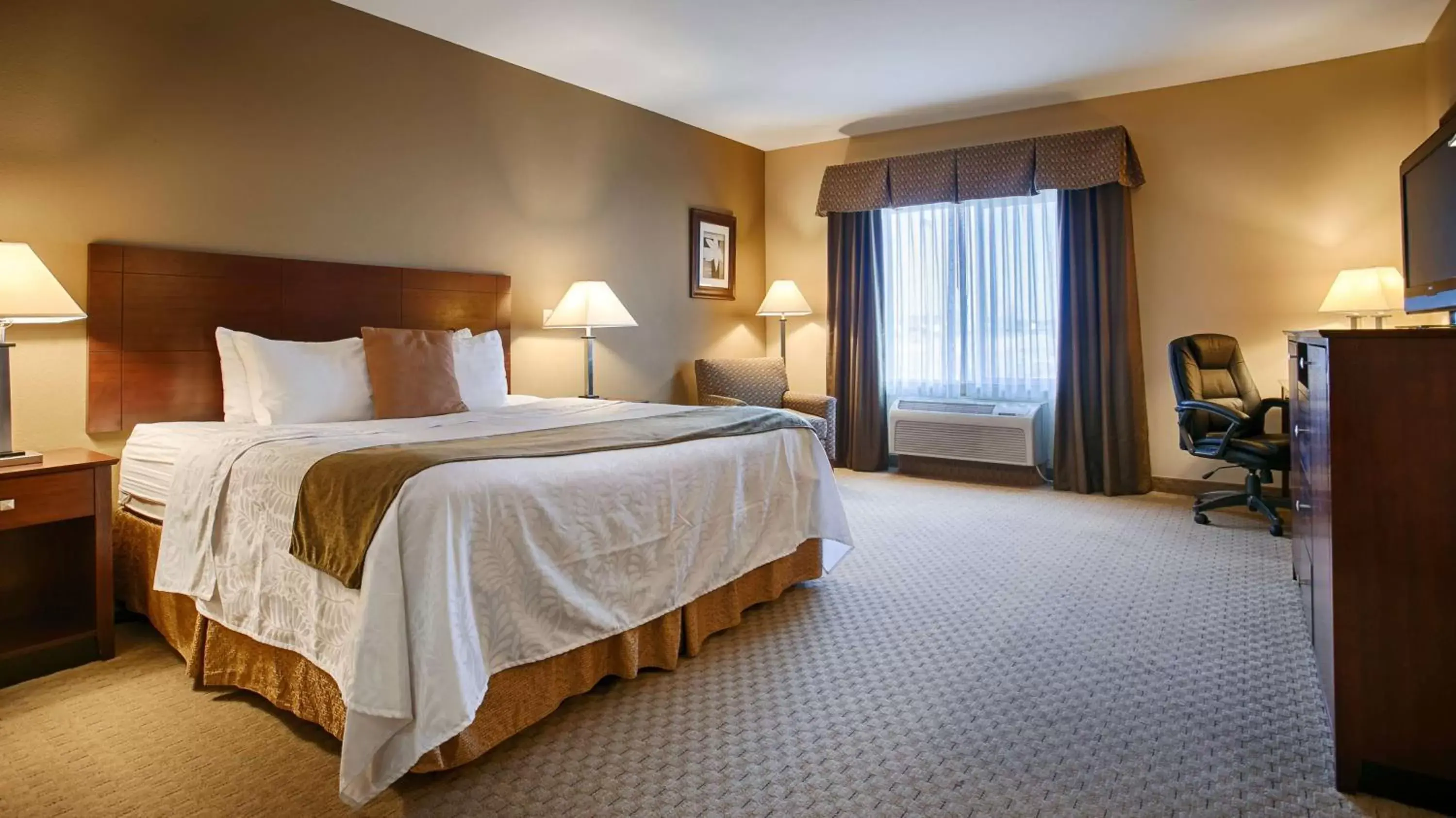 Bedroom, Bed in Best Western Plus Montezuma Inn And Suites