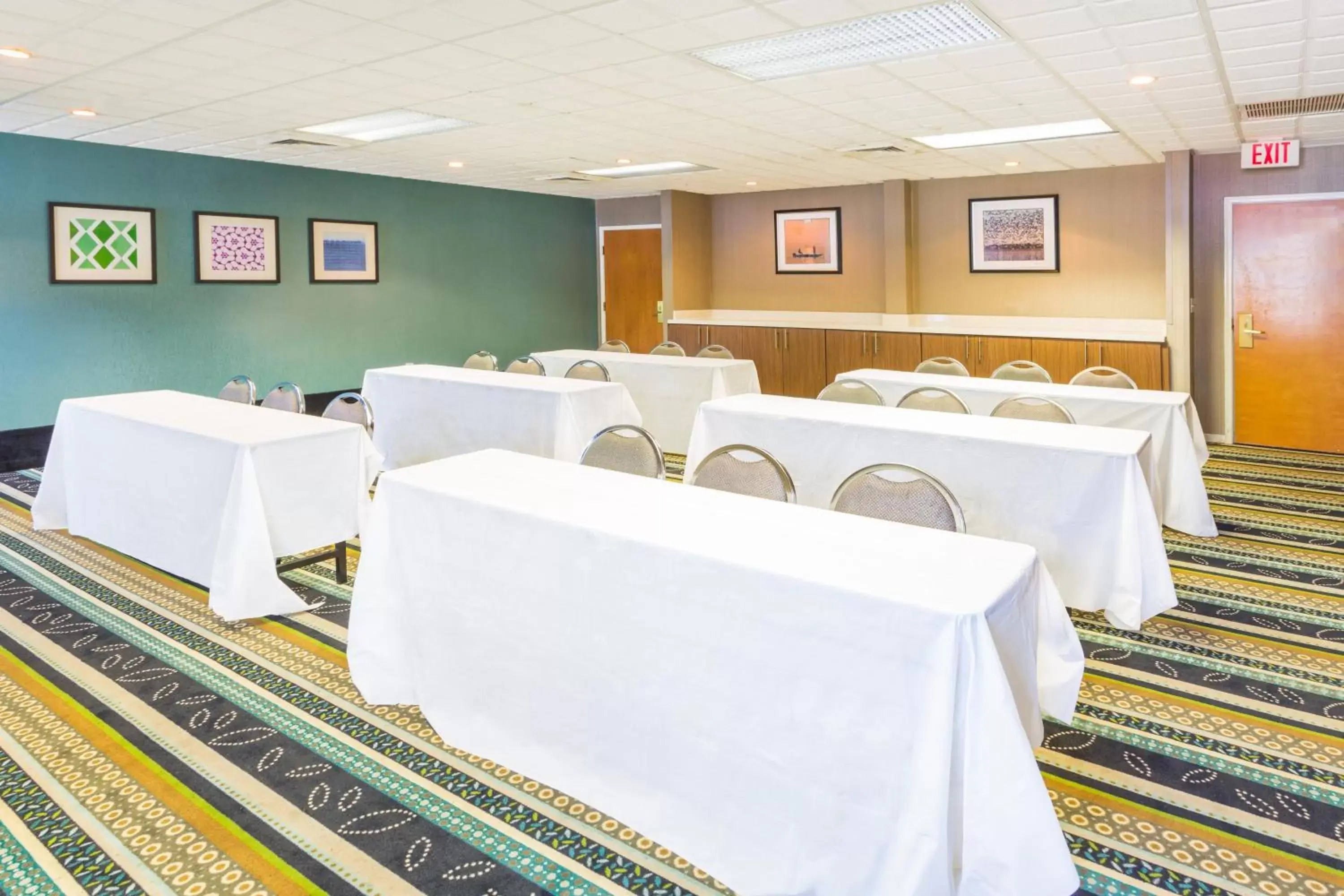 Meeting/conference room in Holiday Inn Express - Plymouth, an IHG Hotel