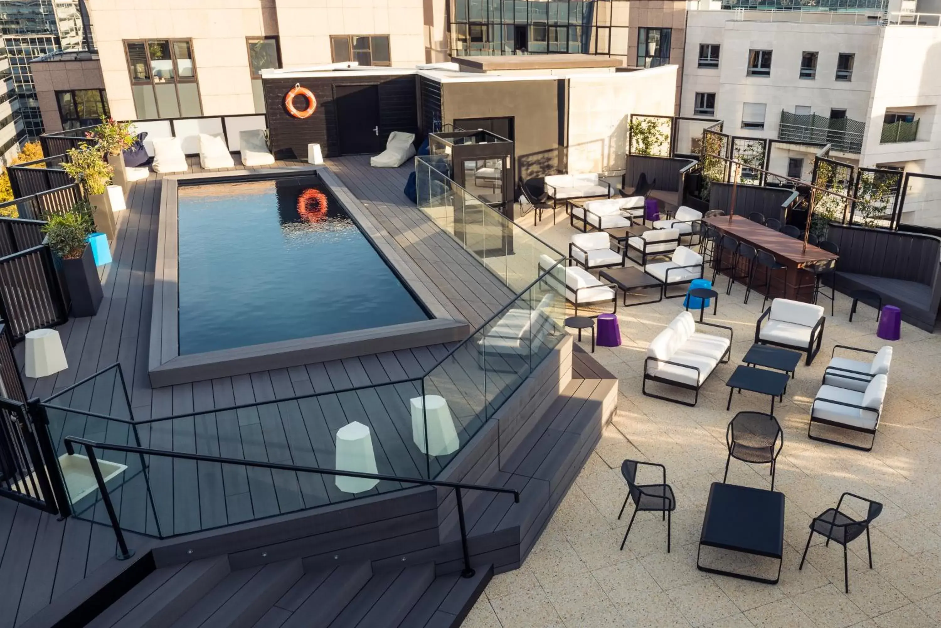 Balcony/Terrace, Swimming Pool in Hotel Mercure Paris Boulogne