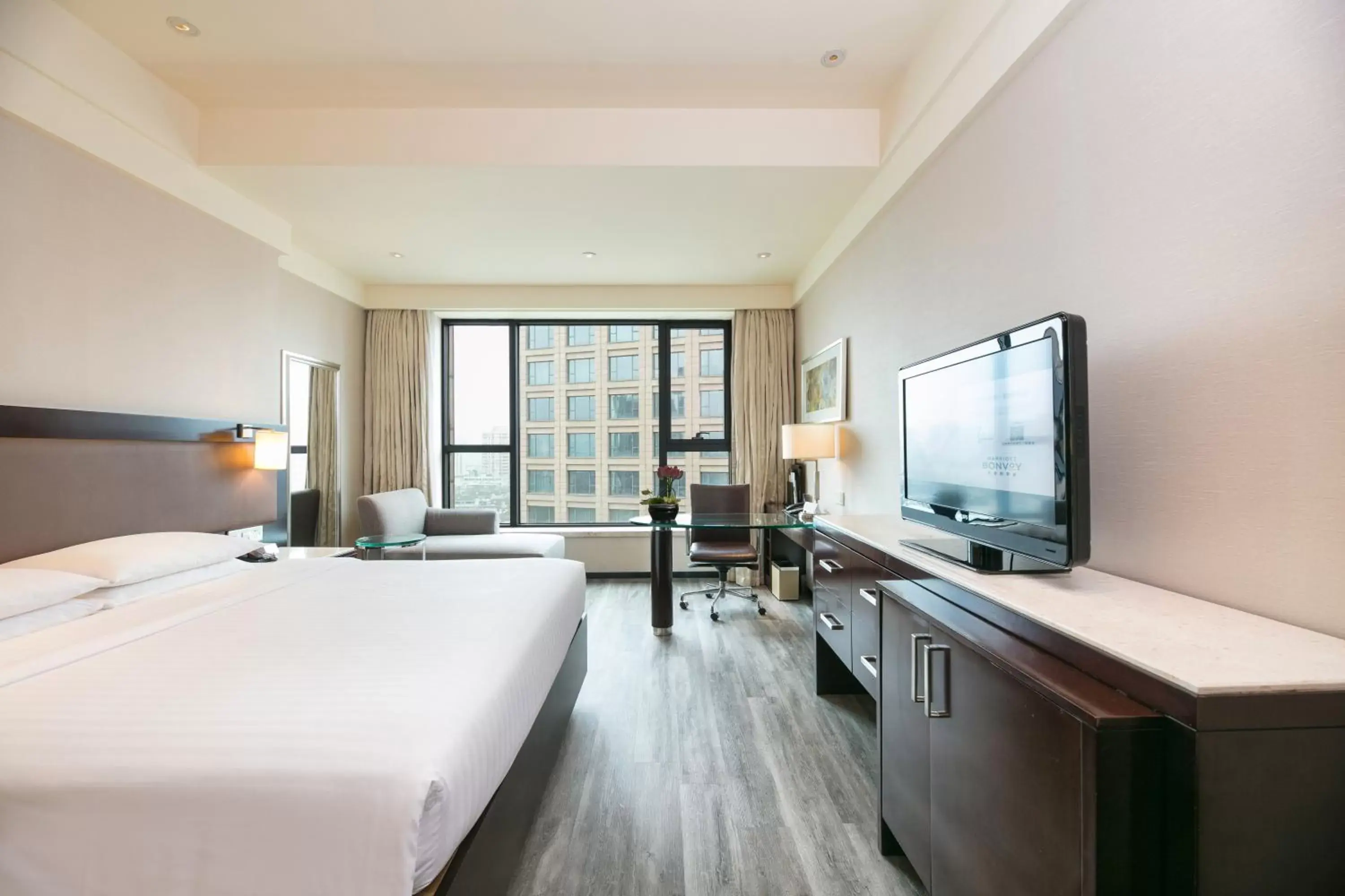 Executive Suite, Club lounge access, 1 Bedroom 2 room Suite - single occupancy in Courtyard by Marriott Hangzhou Wulin Executive Suite, Club lounge access, 1 Bedroom 2 room Suite - single occupancy in Courtyard by Marriott Hangzhou Wulin