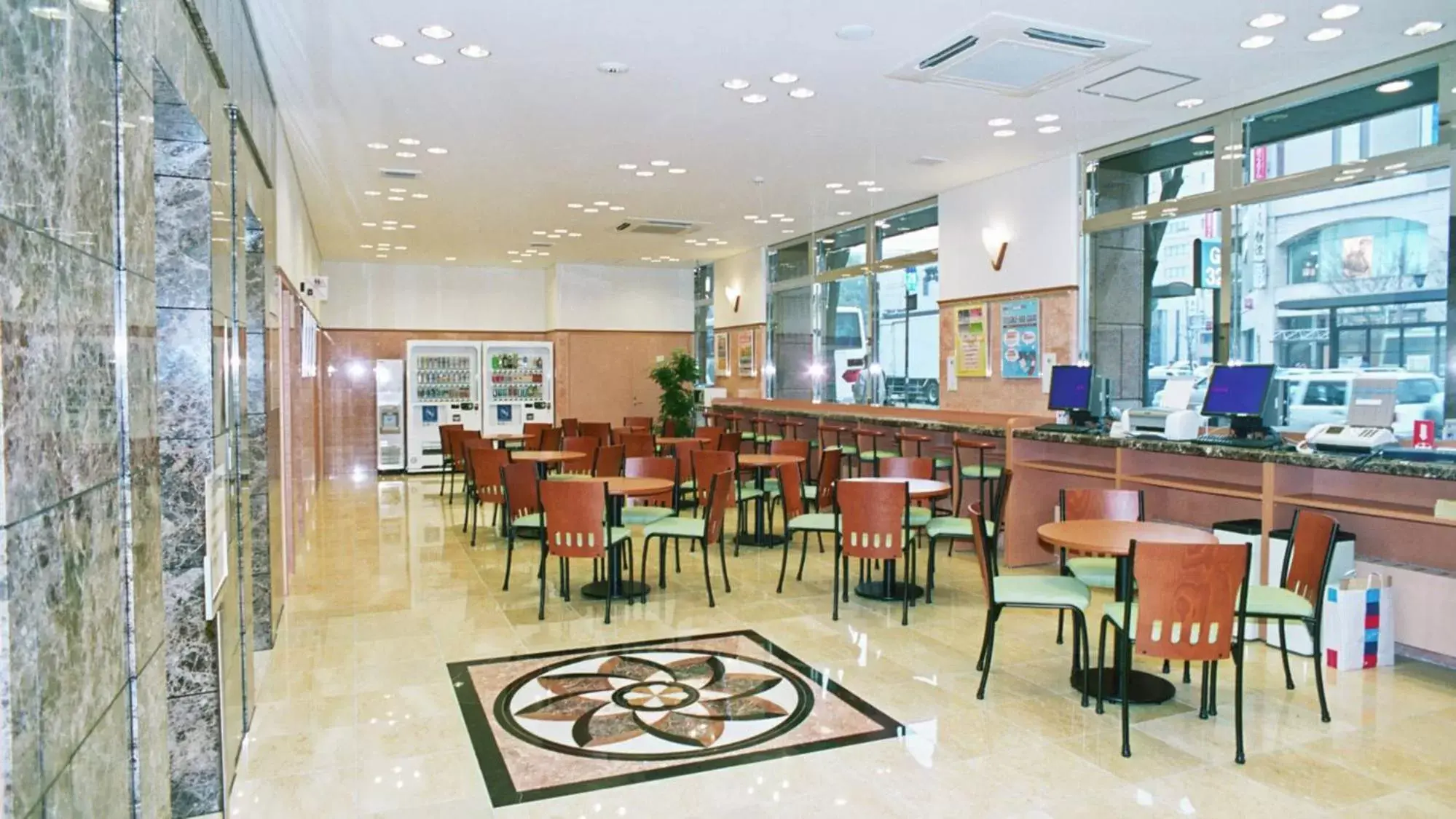Lounge or bar, Restaurant/Places to Eat in Toyoko Inn Kumamoto-jyo Toricho Suji