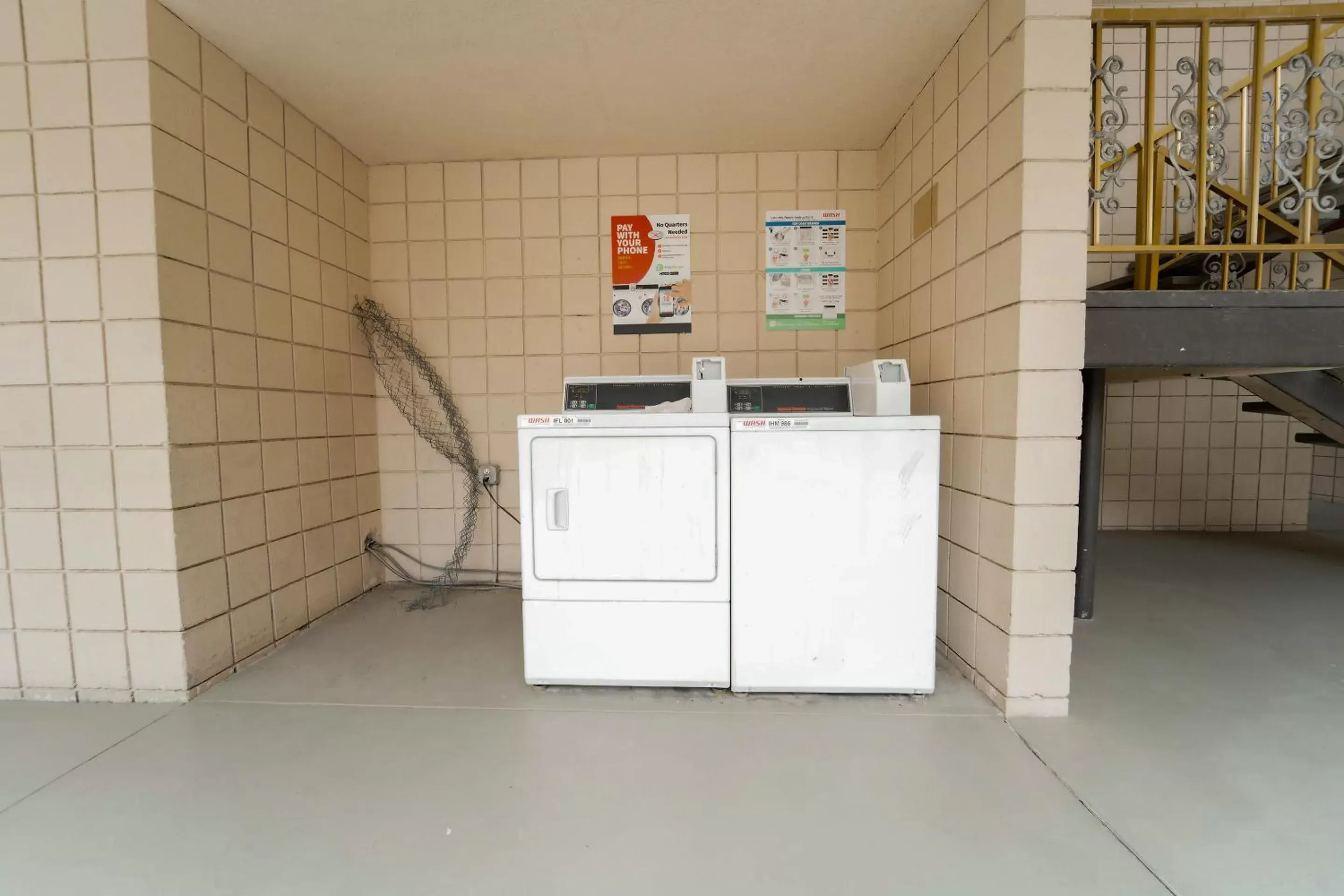 laundry, Kitchen/Kitchenette in Royal Plaza Inn Indio