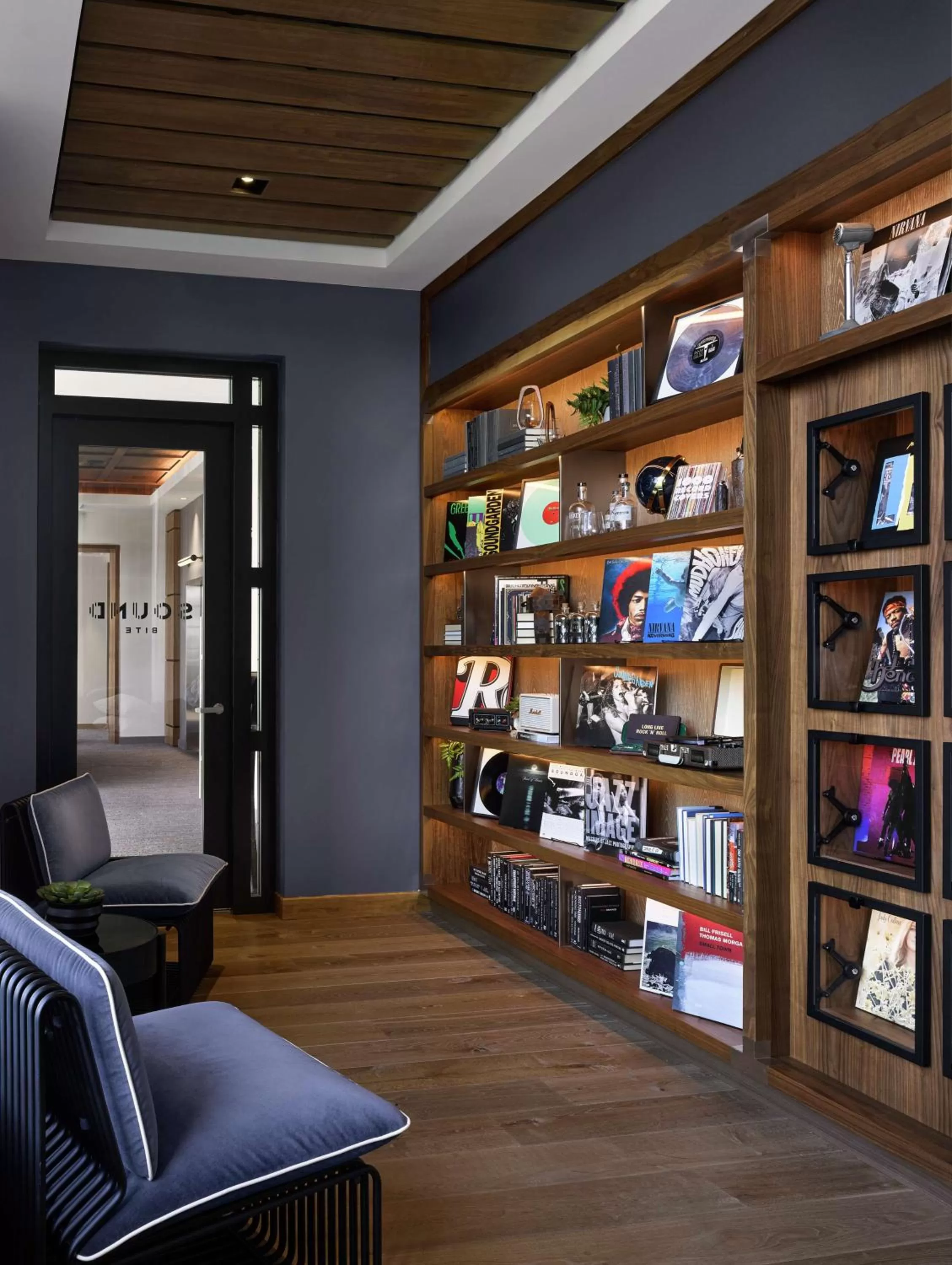 Dining area in The Sound Hotel Seattle Belltown, Tapestry Collection