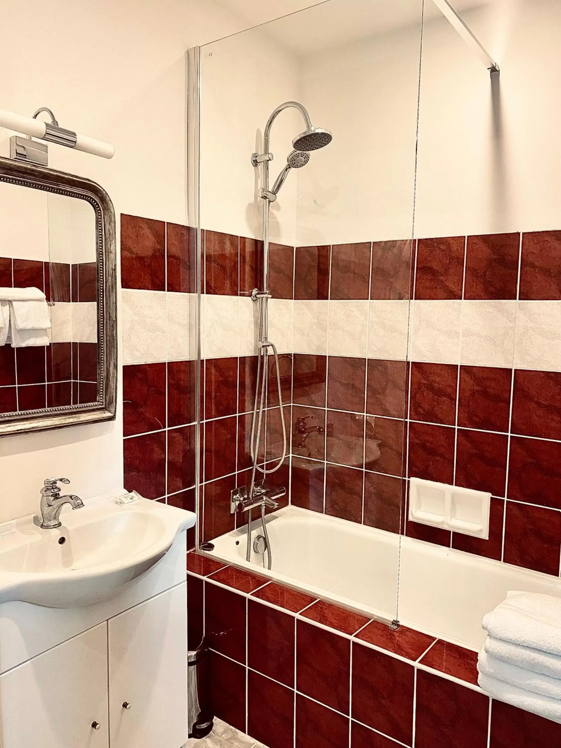 Bathroom in Château de Fontager