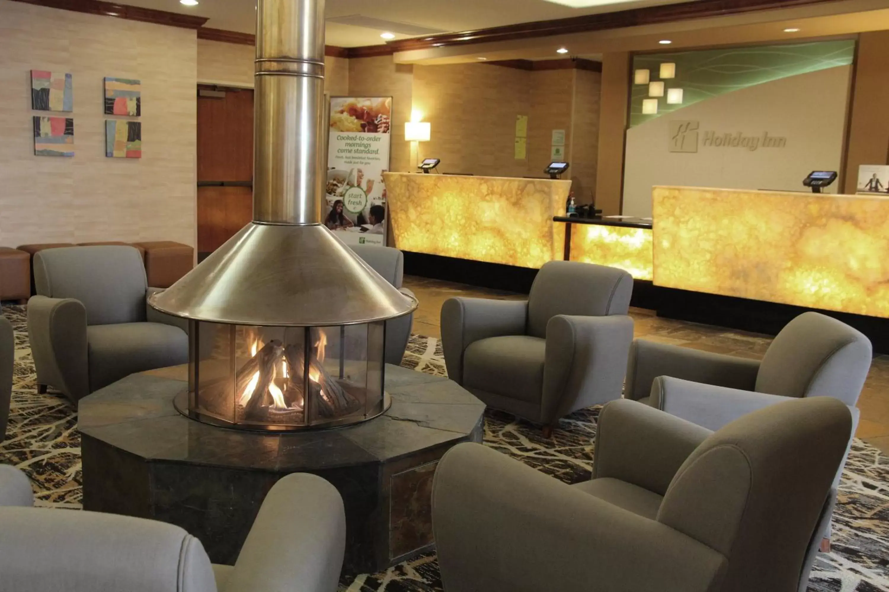 Property building, Lounge/Bar in Holiday Inn Denver Lakewood, an IHG Hotel