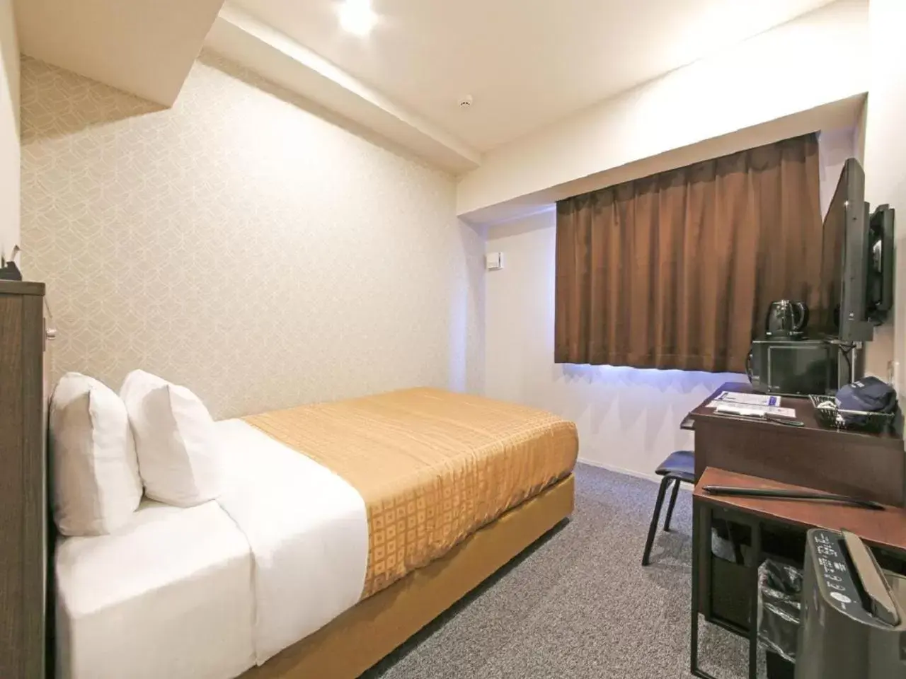 Bed in HOTEL LiVEMAX Chiba Chuo-Ekimae