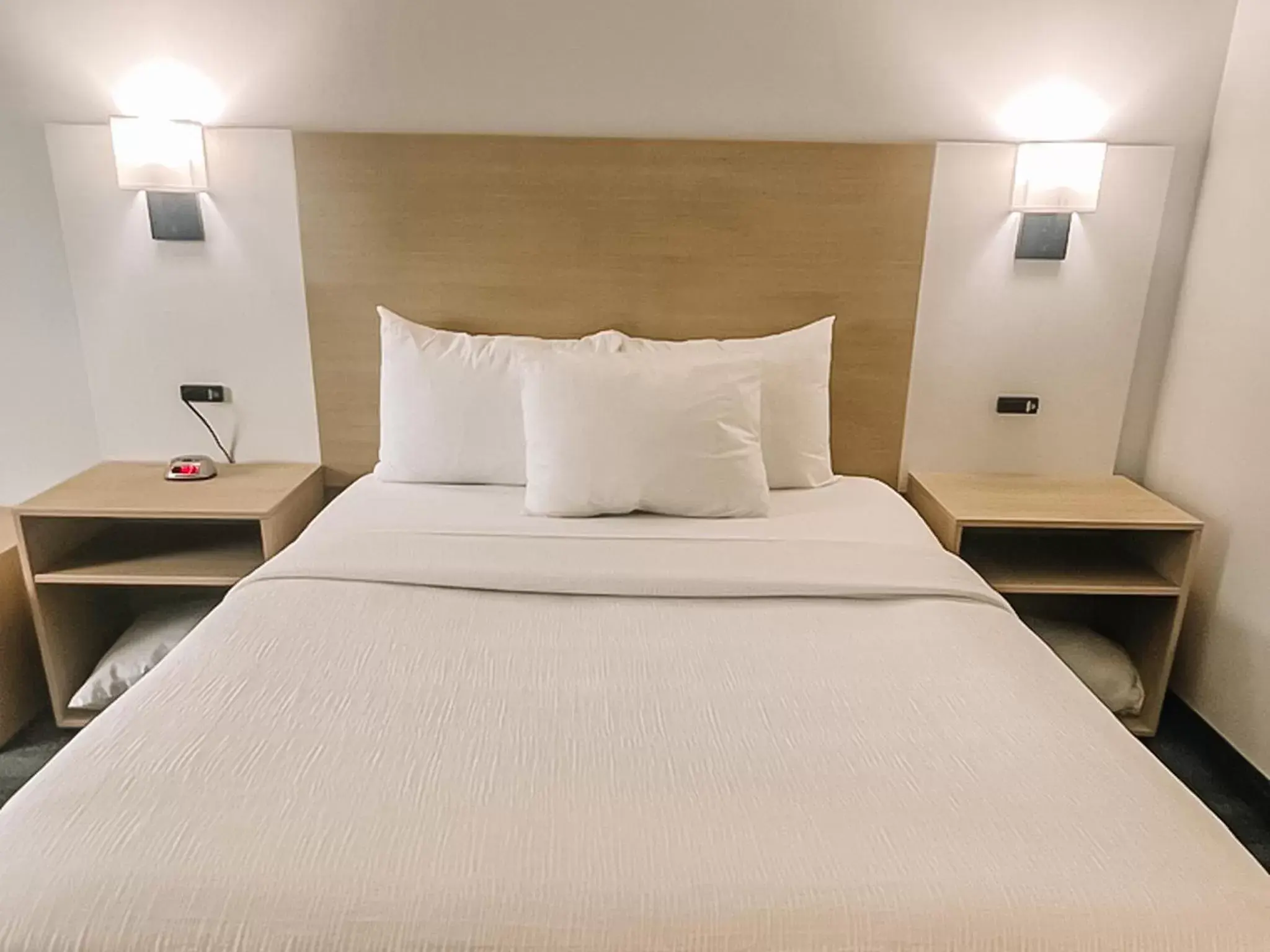 Queen Room - single occupancy - Disability Access in La Place Rendez-Vous Hotel Queen Room - single occupancy - Disability Access in La Place Rendez-Vous Hotel