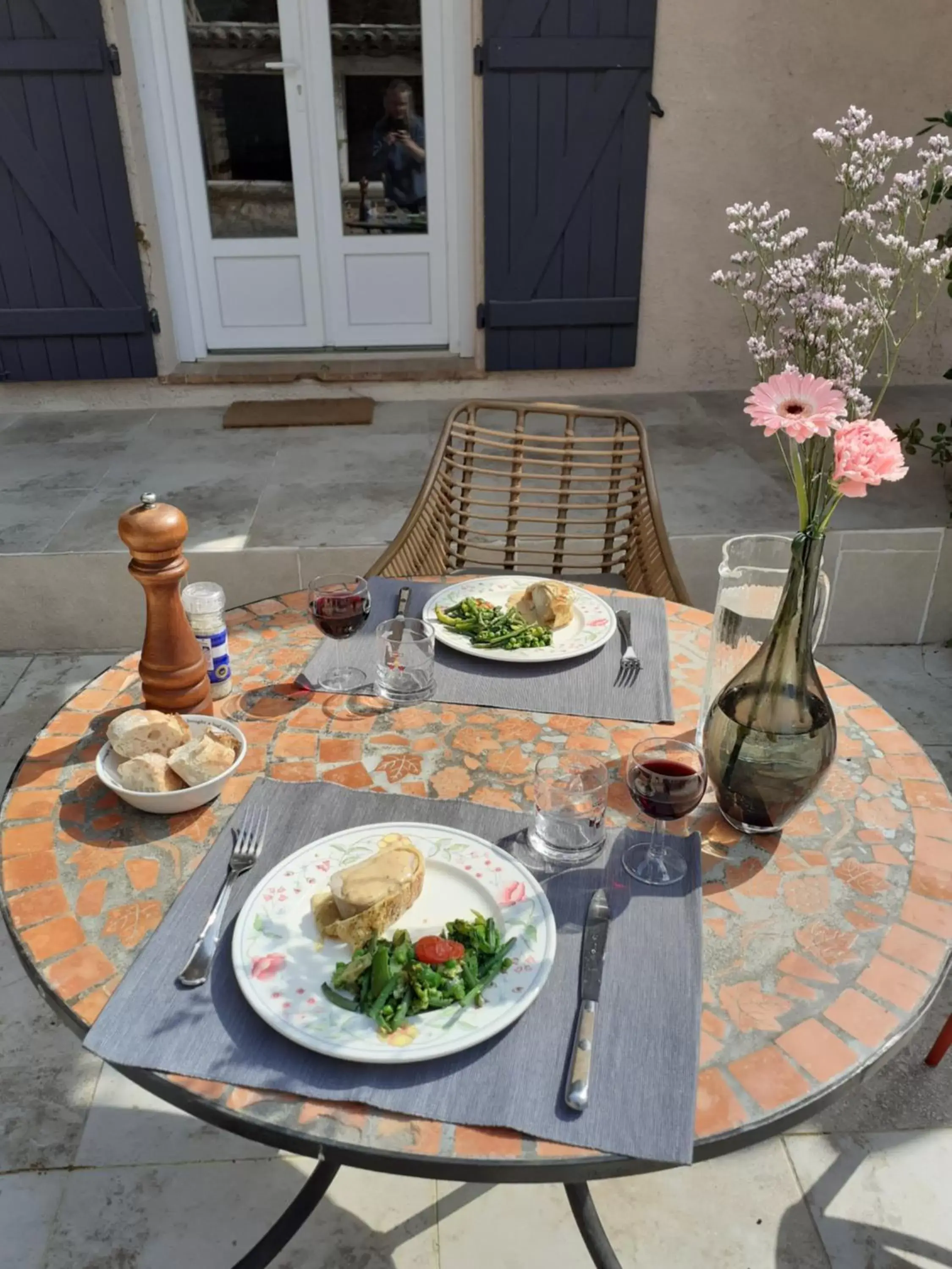 Lunch and Dinner in La Salamandre en Provence