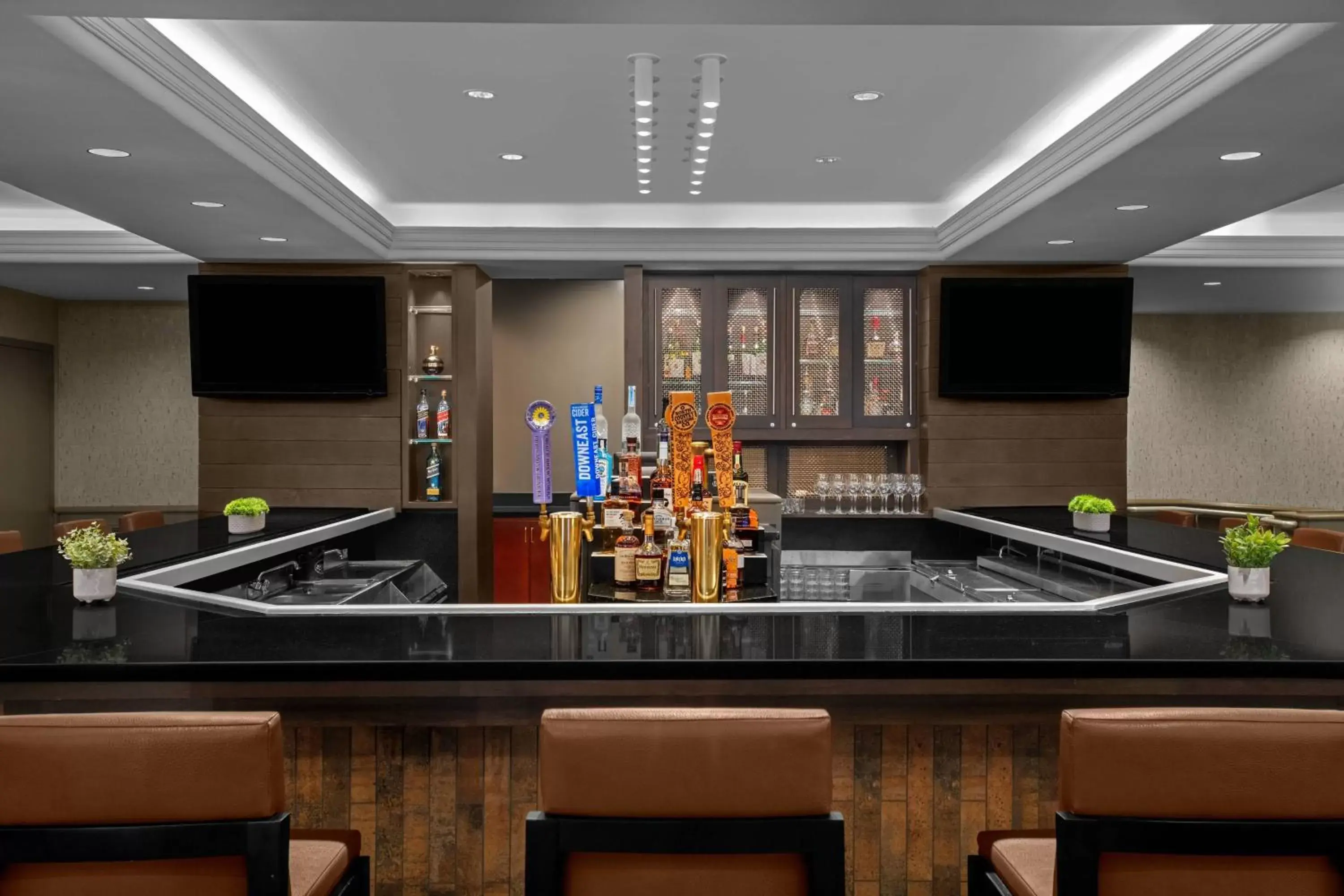 Restaurant/places to eat, Lounge/Bar in Pittsburgh Marriott North