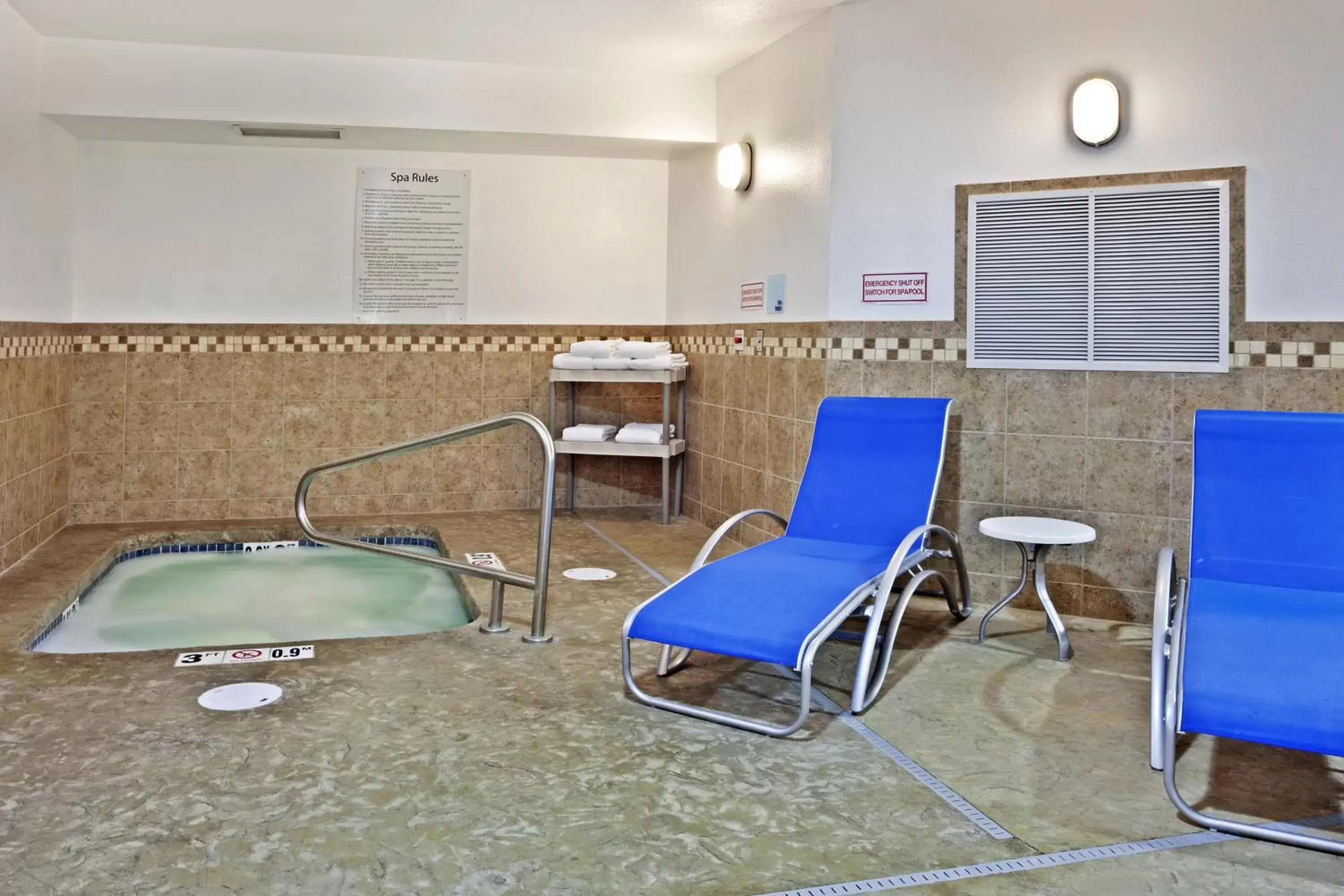 Swimming pool, Spa/Wellness in Holiday Inn Express Hotel & Suites Vancouver Mall-Portland Area, an IHG Hotel