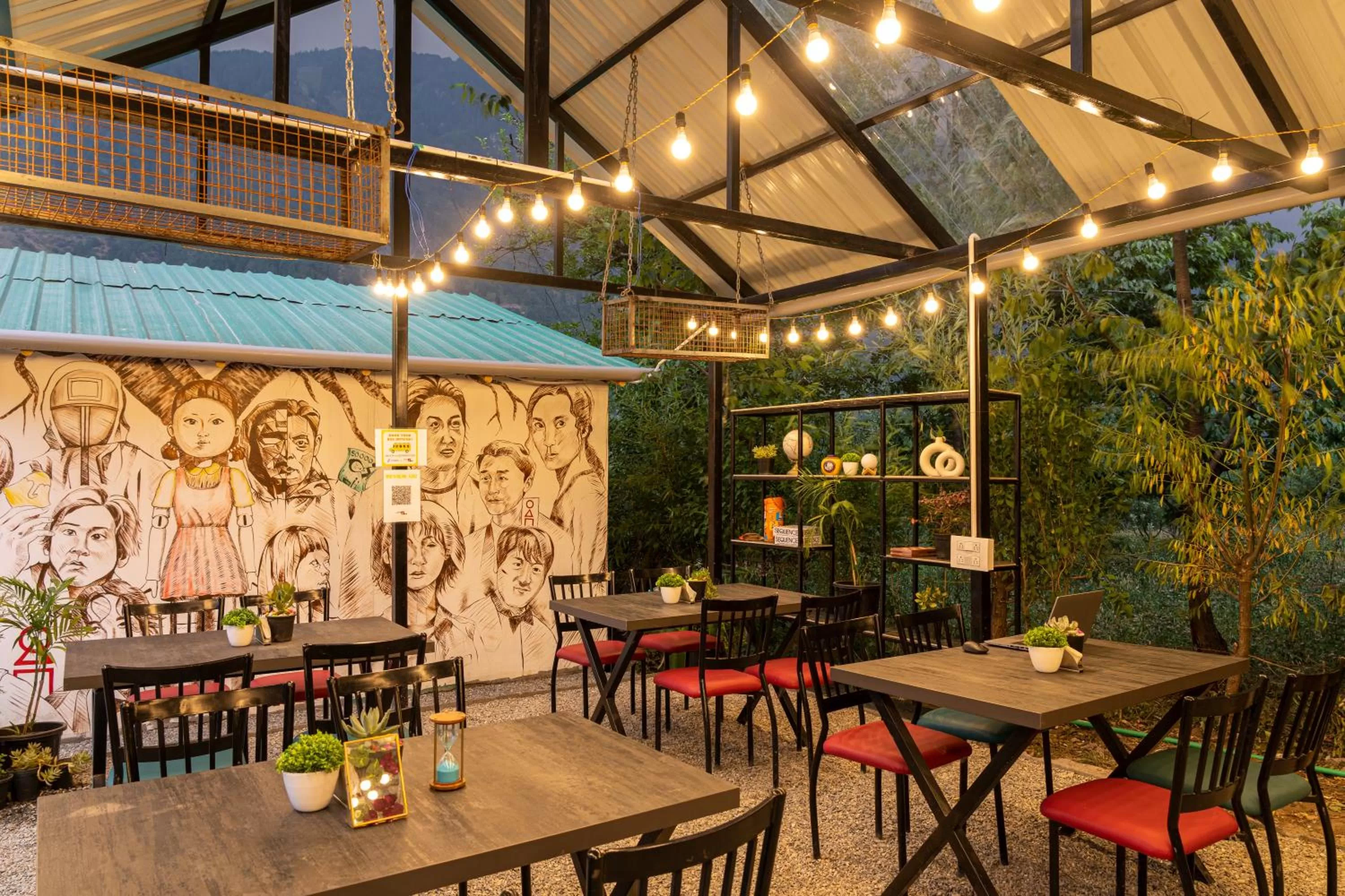 Whoopers Hostel Manali