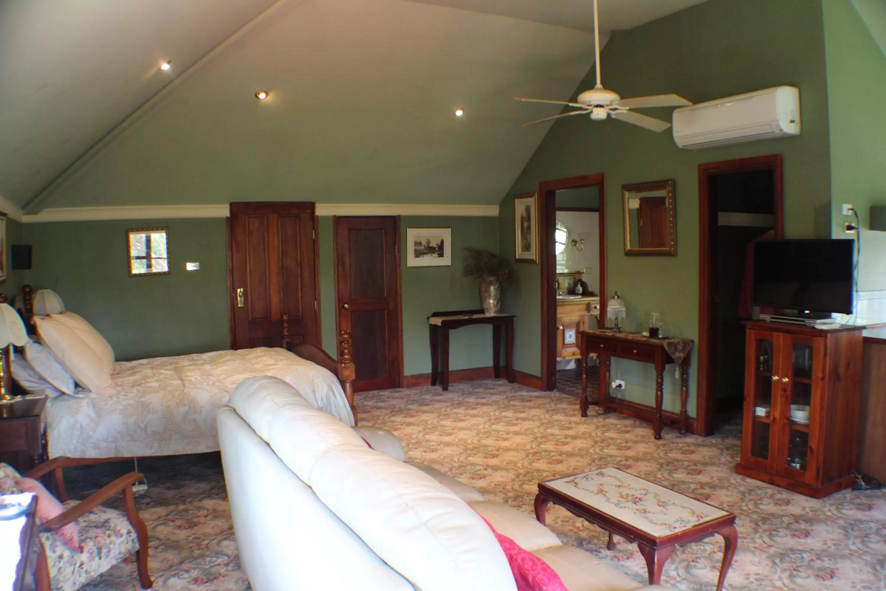 Suite with Mountain View in Storey Grange