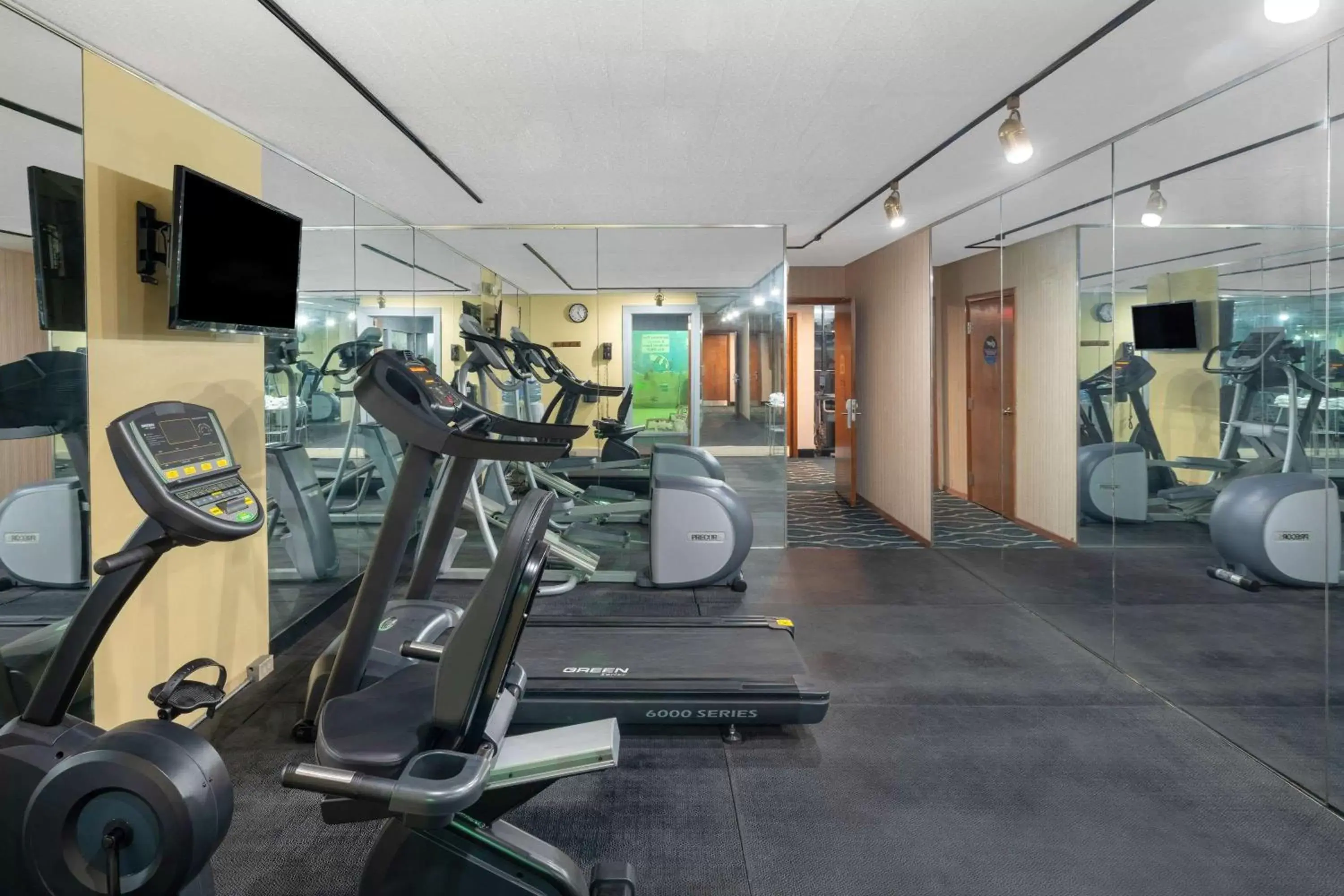 Fitness centre/facilities, Fitness Center/Facilities in Days Inn by Wyndham Scranton PA