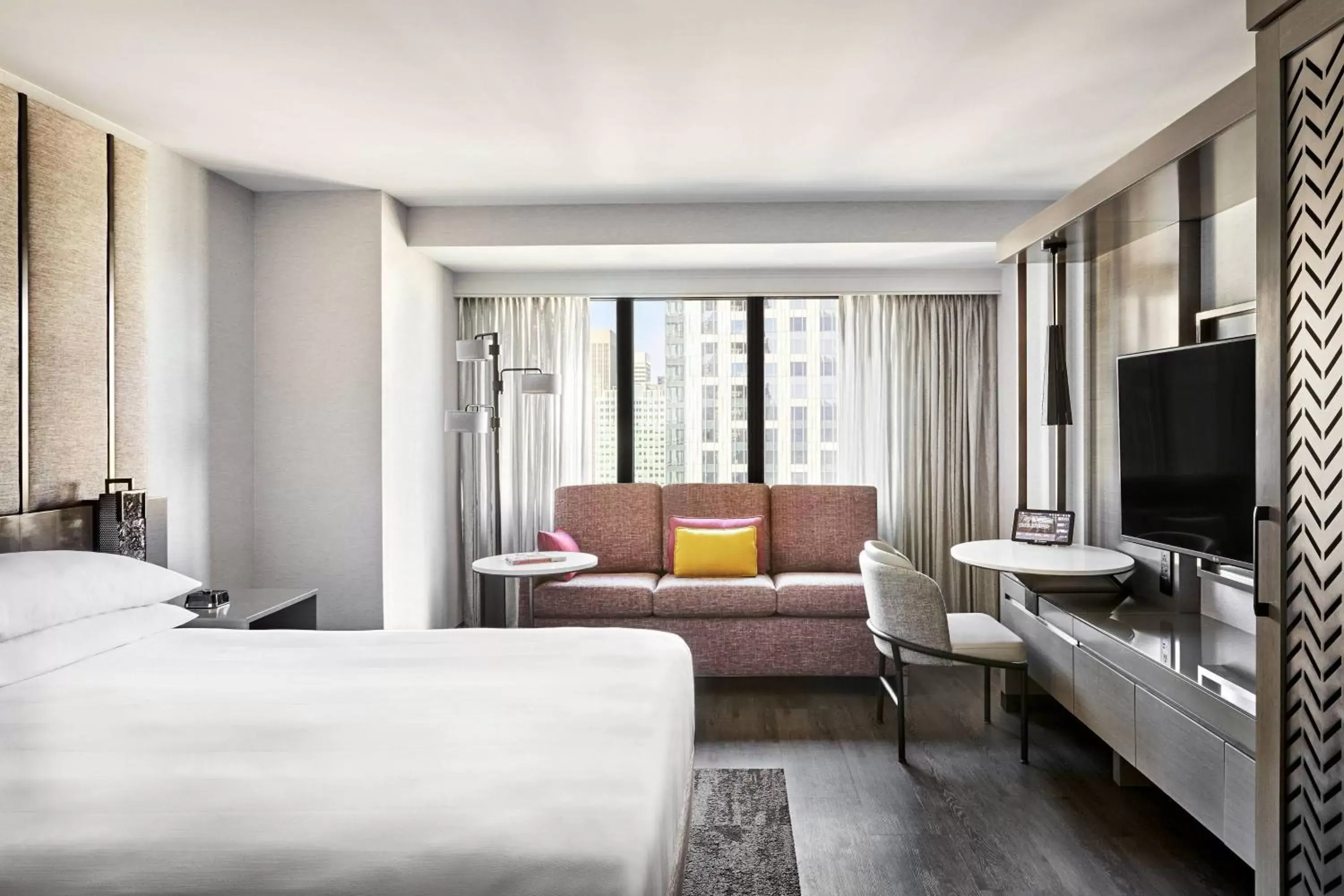 Photo of the whole room, TV/Entertainment Center in San Francisco Marriott Marquis Union Square