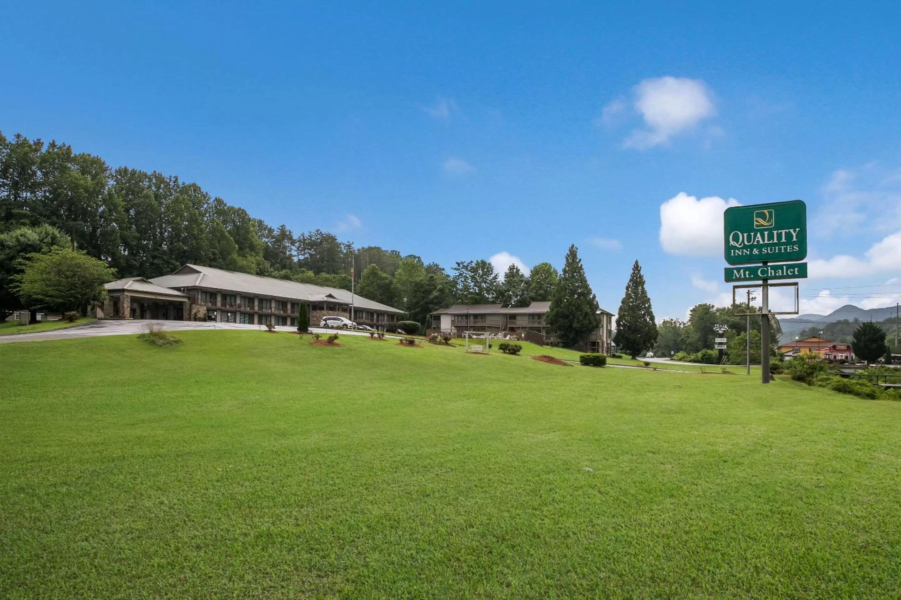 Property building in Quality Inn & Suites Mt Chalet