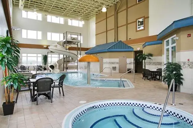 Hot Tub, Swimming Pool in Best Western Sunrise Inn & Suites