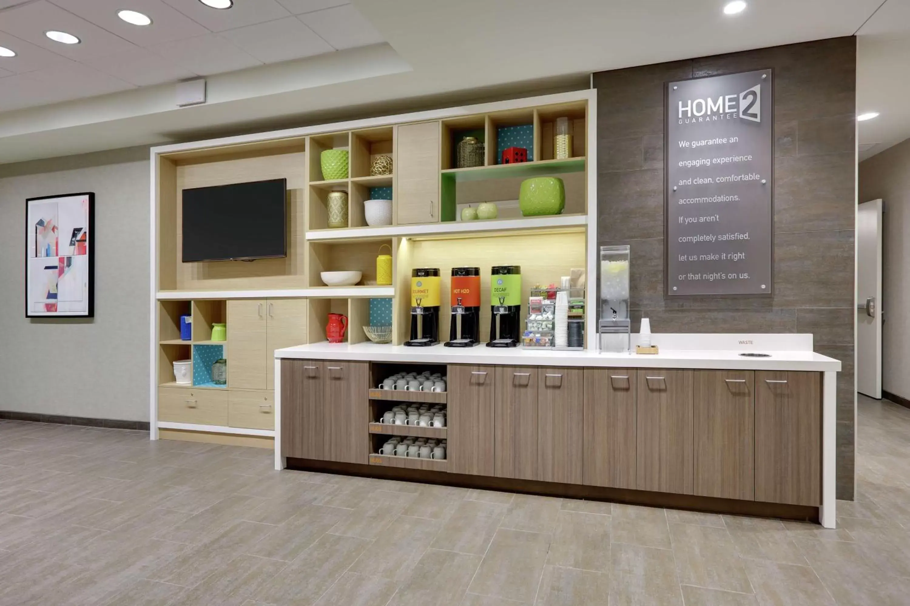 Dining area, Kitchen/Kitchenette in Home2 Suites By Hilton Hagerstown