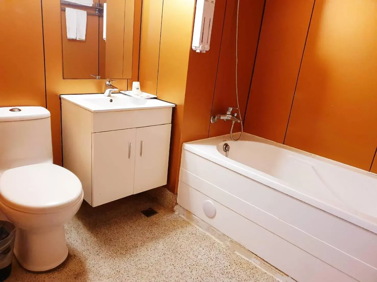 Quadruple Room with Balcony in Walker Hotel - Chenggong Quadruple Room with Balcony in Walker Hotel - Chenggong