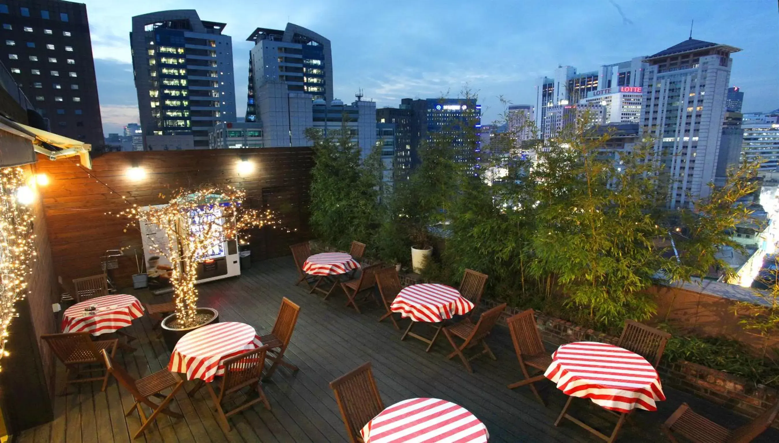 Balcony/Terrace, Restaurant/Places to Eat in Hotel Skypark Myeongdong 1