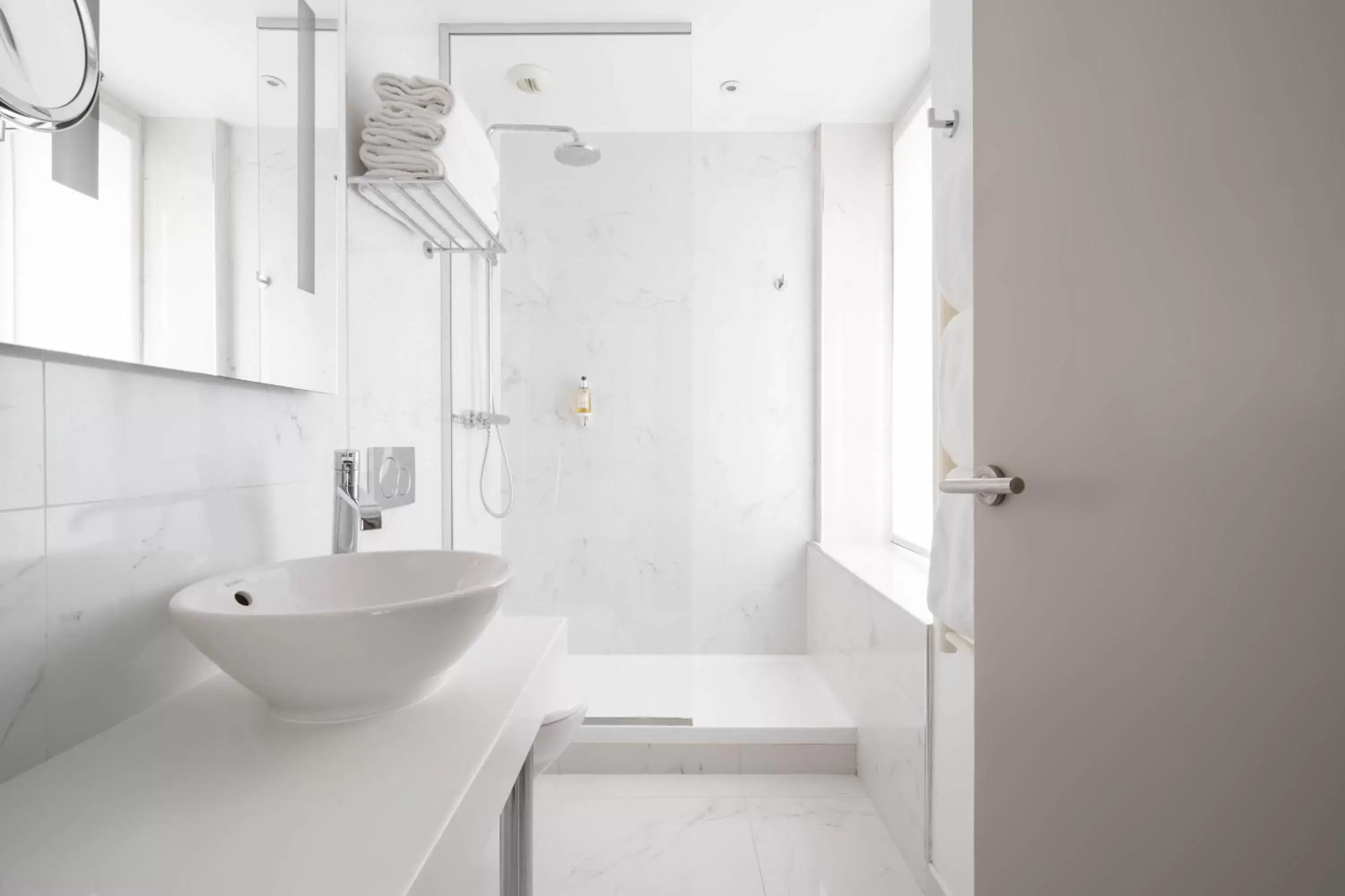 Shower, Bathroom in Hôtel Beauchamps