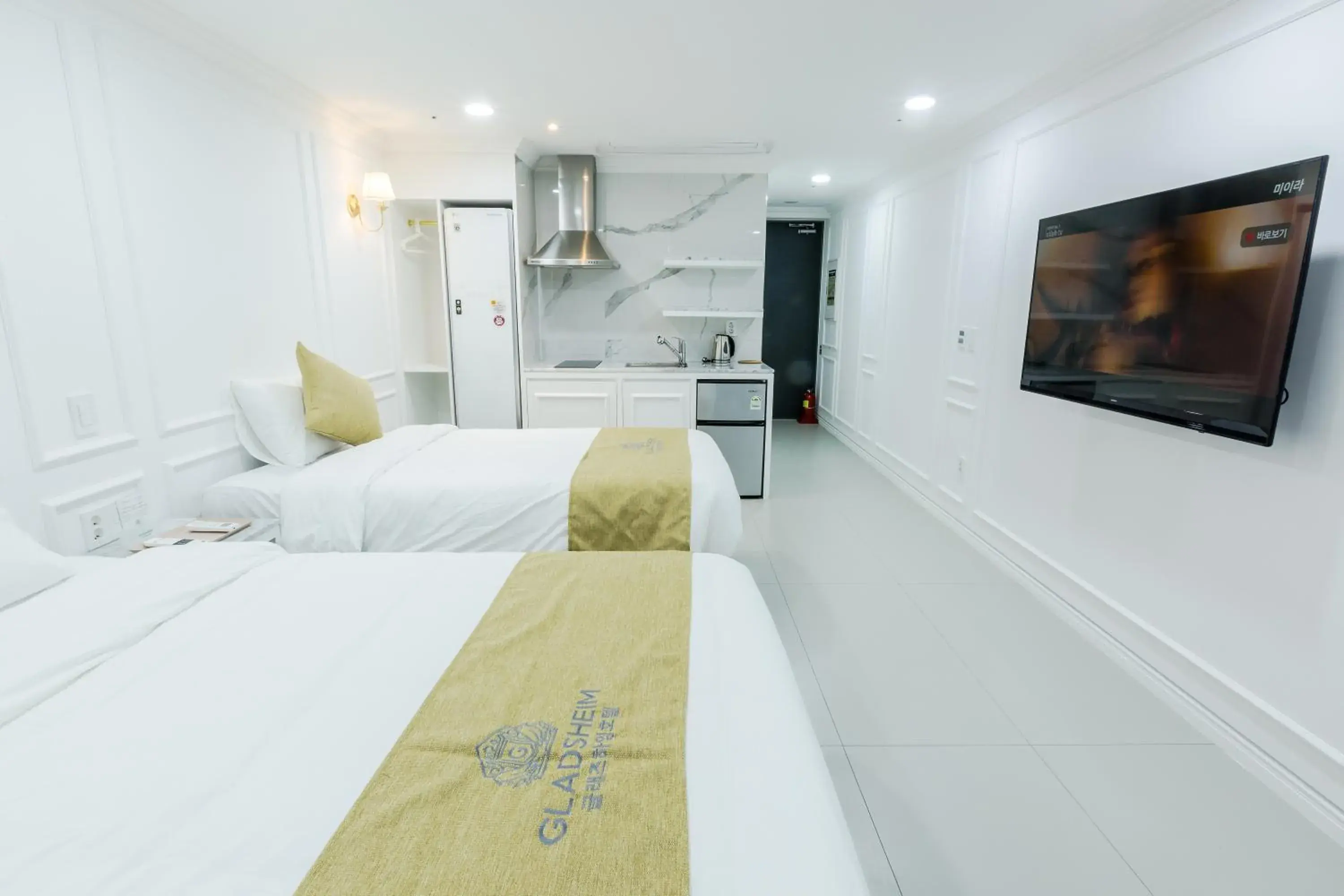 Standard Twin Room with Sea View in Gladsheim Hotel Standard Twin Room with Sea View in Gladsheim Hotel