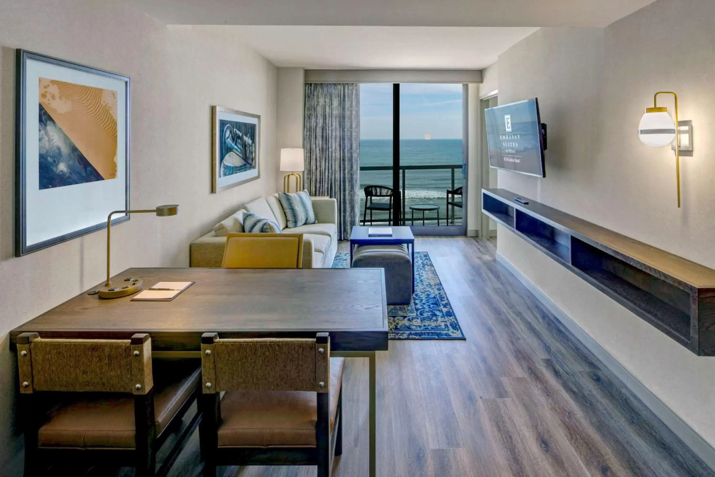 Living room in Embassy Suites By Hilton Virginia Beach Oceanfront Resort