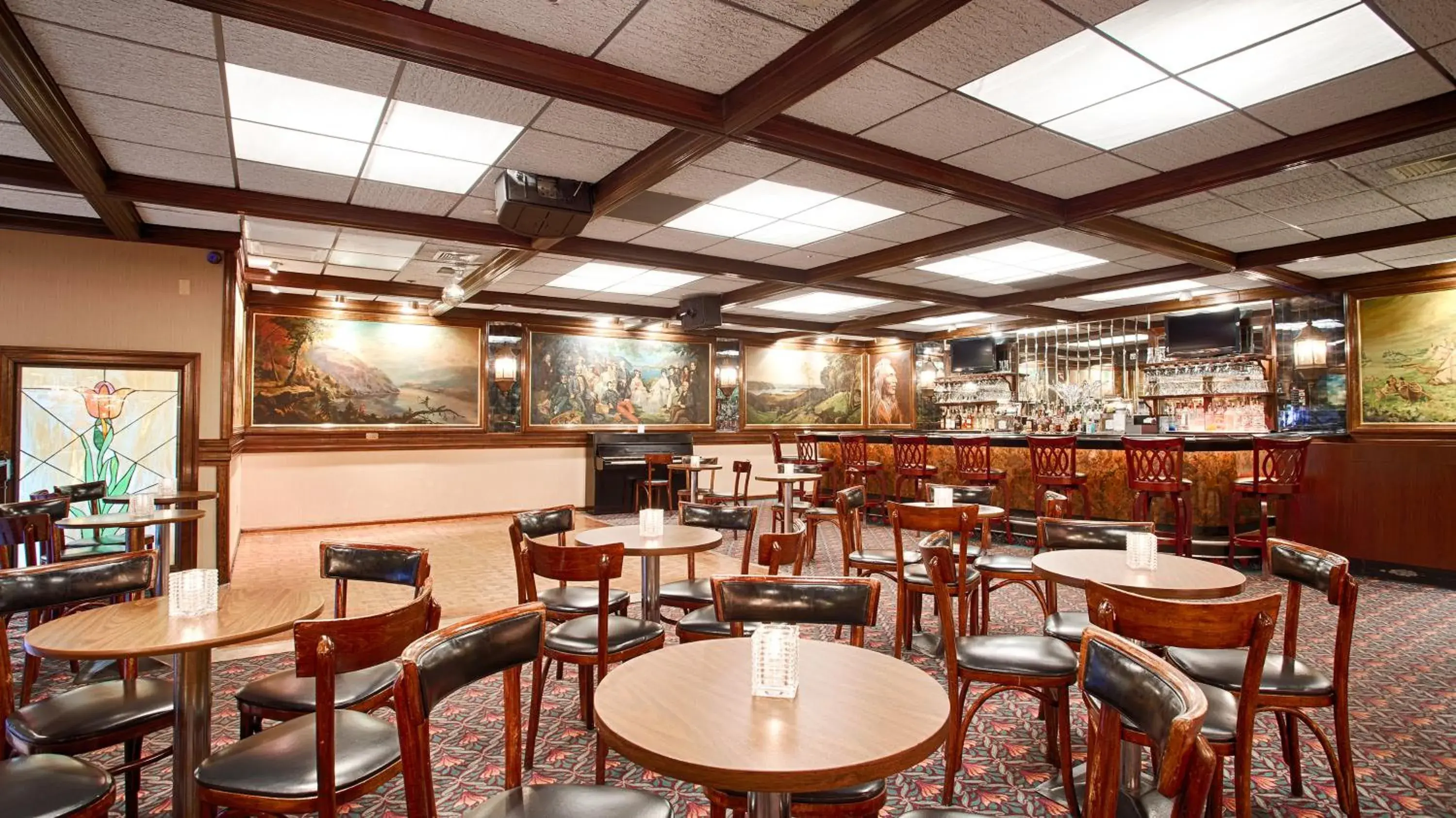 Lounge or bar, Restaurant/Places to Eat in West Gate Inn Nyack
