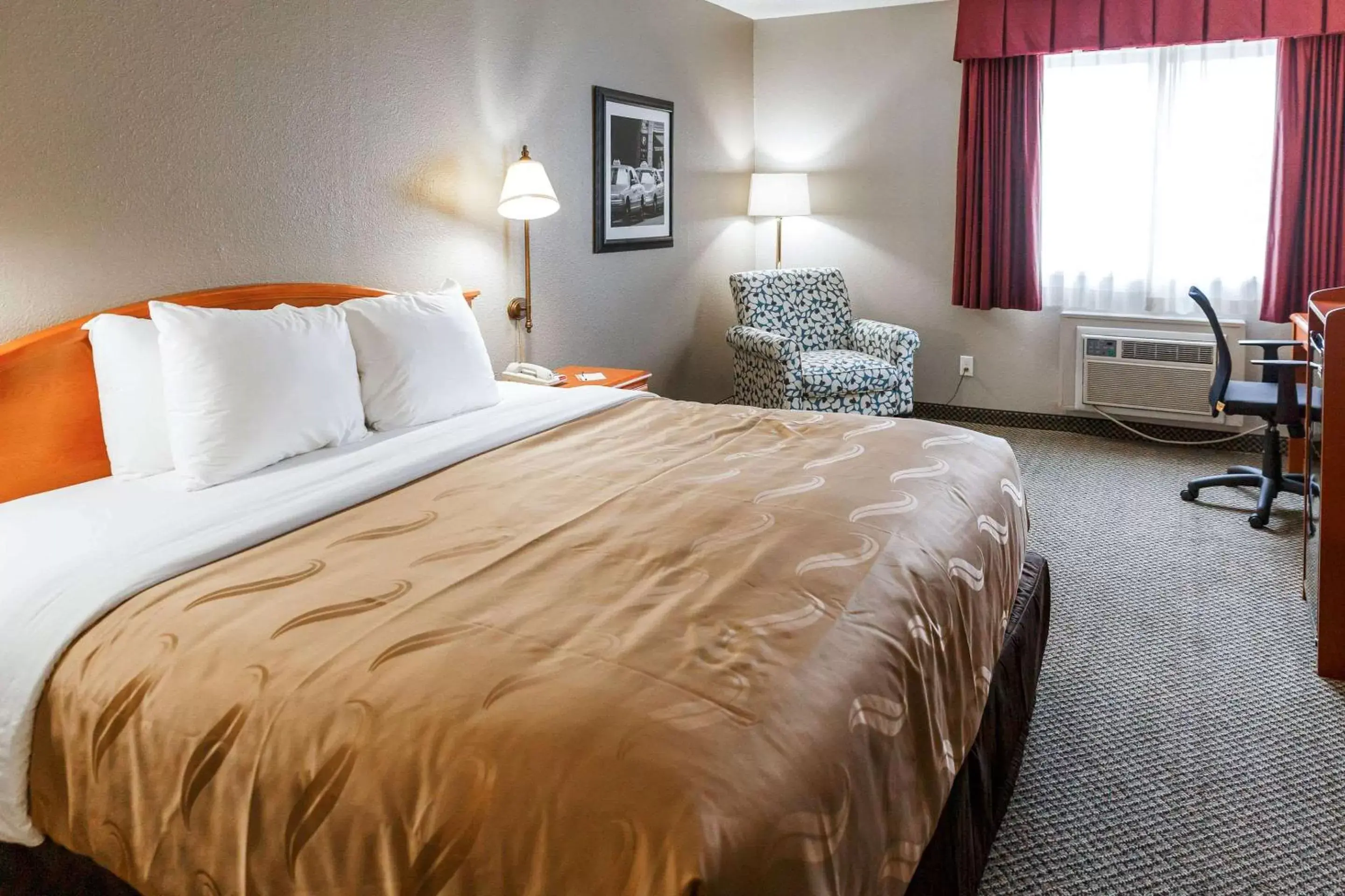 Photo of the whole room, Bed in Quality Inn Burlington near Hwy 34