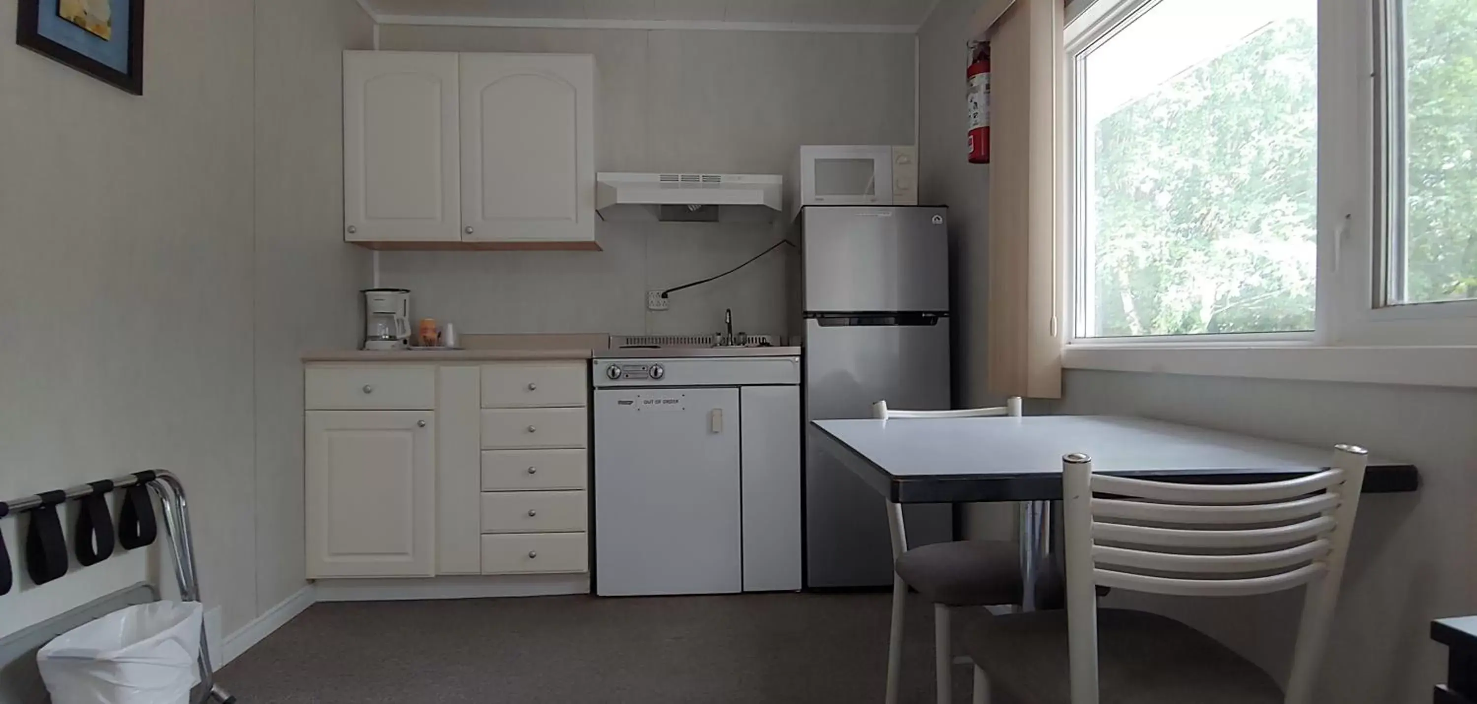 Kitchen or kitchenette, Kitchen/Kitchenette in Sunset motel