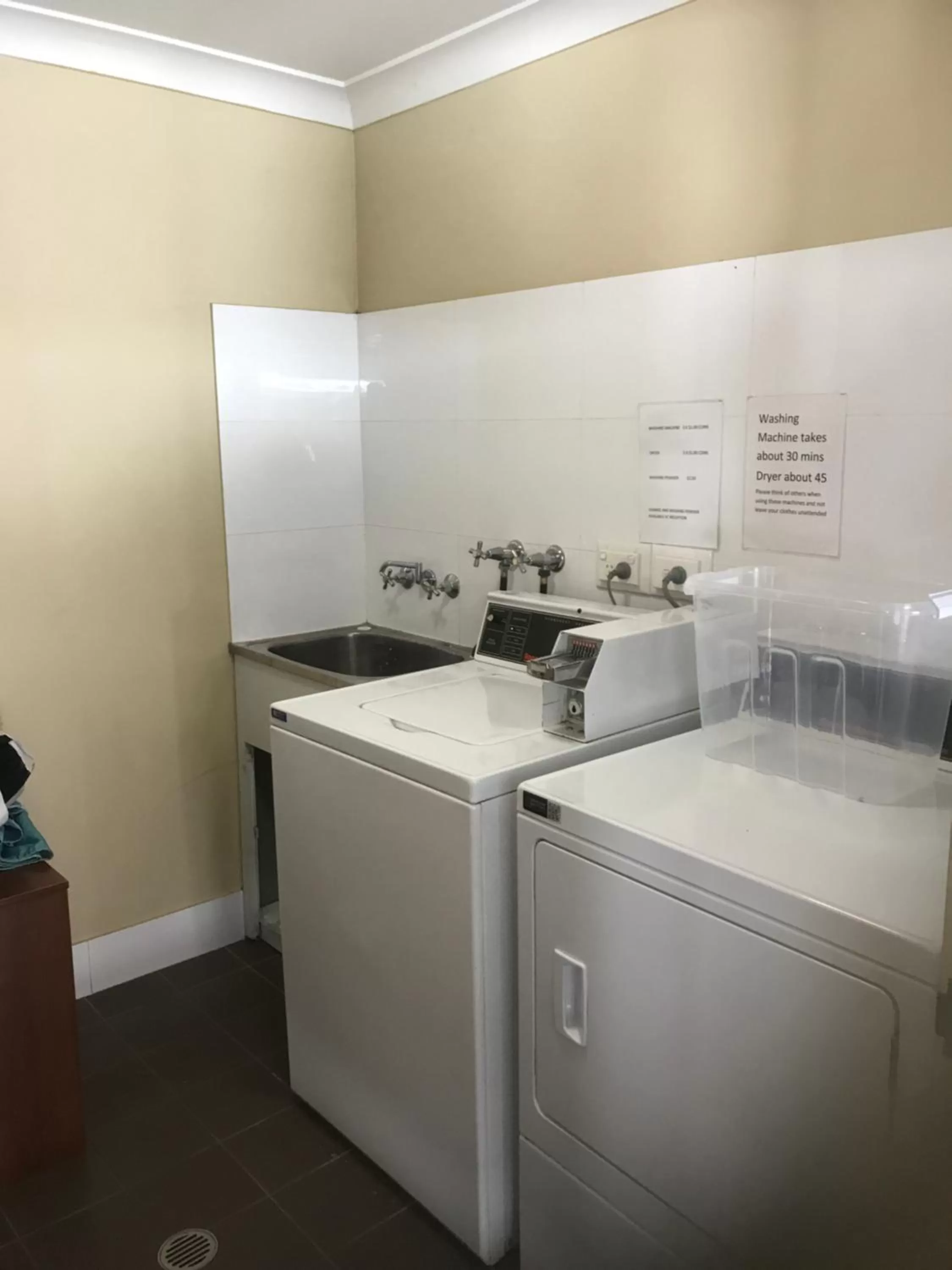 Property building in Rocky Resort Motor Inn